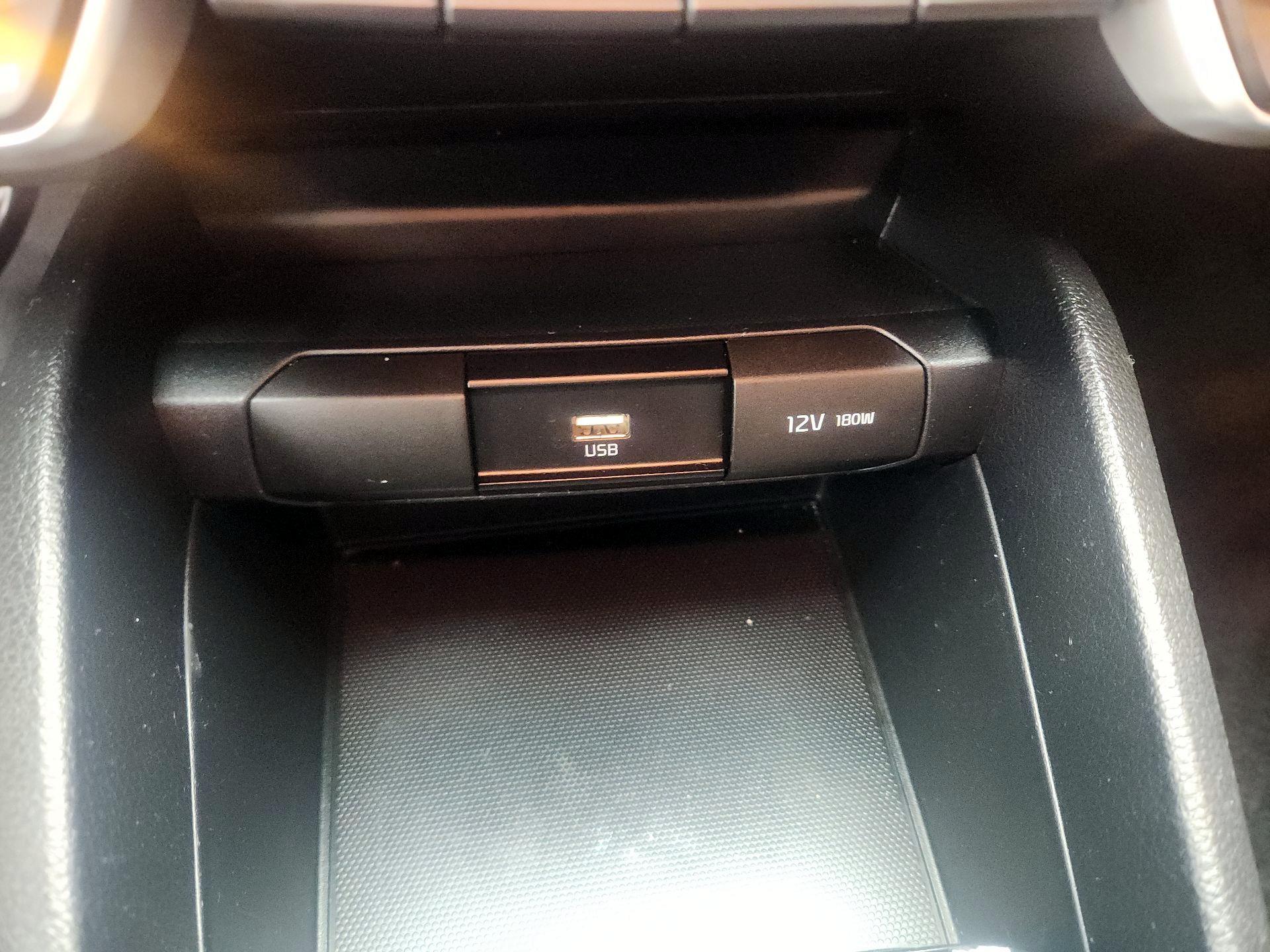 Thumbnail: 2022 Kia Rio - 18