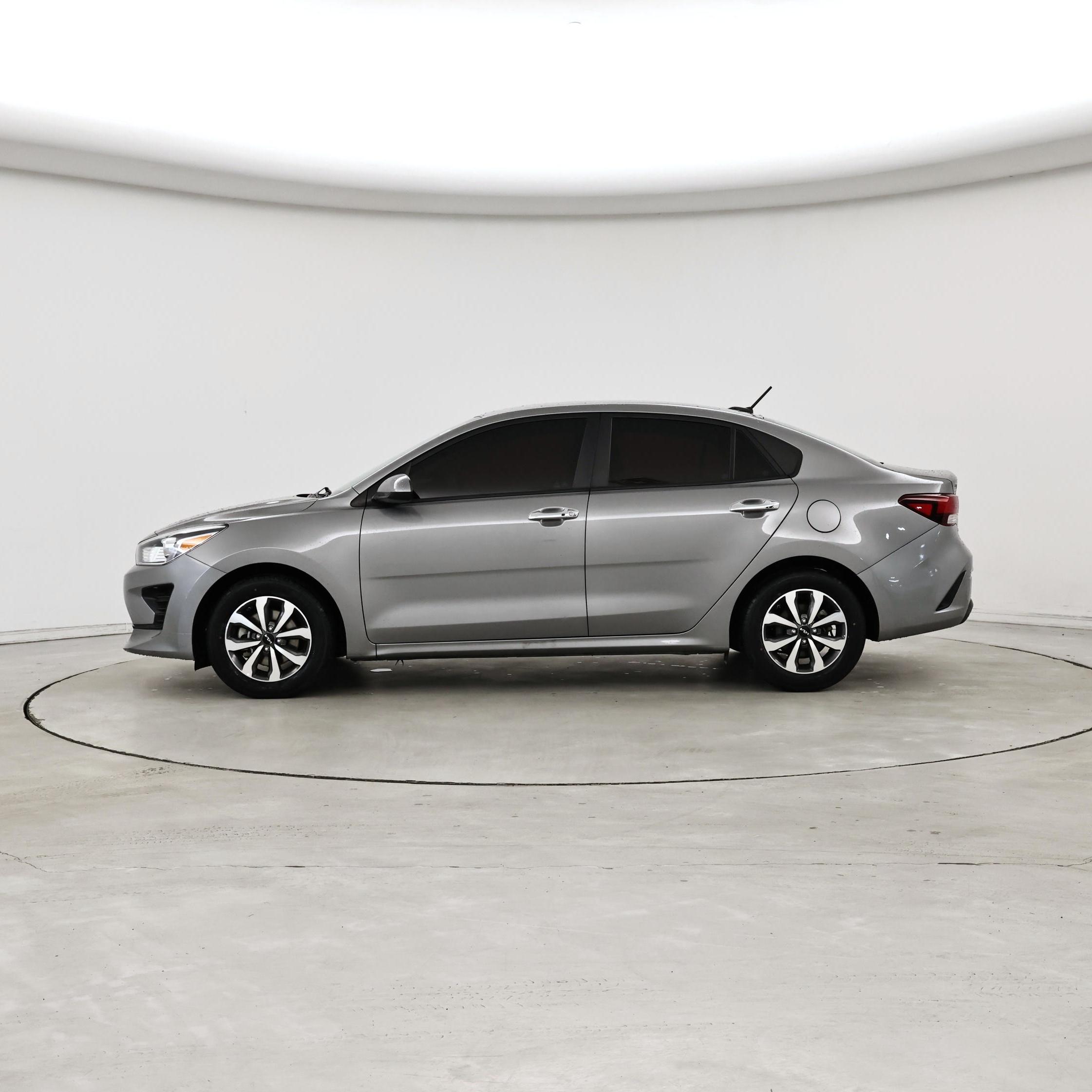 Thumbnail: 2022 Kia Rio - 3