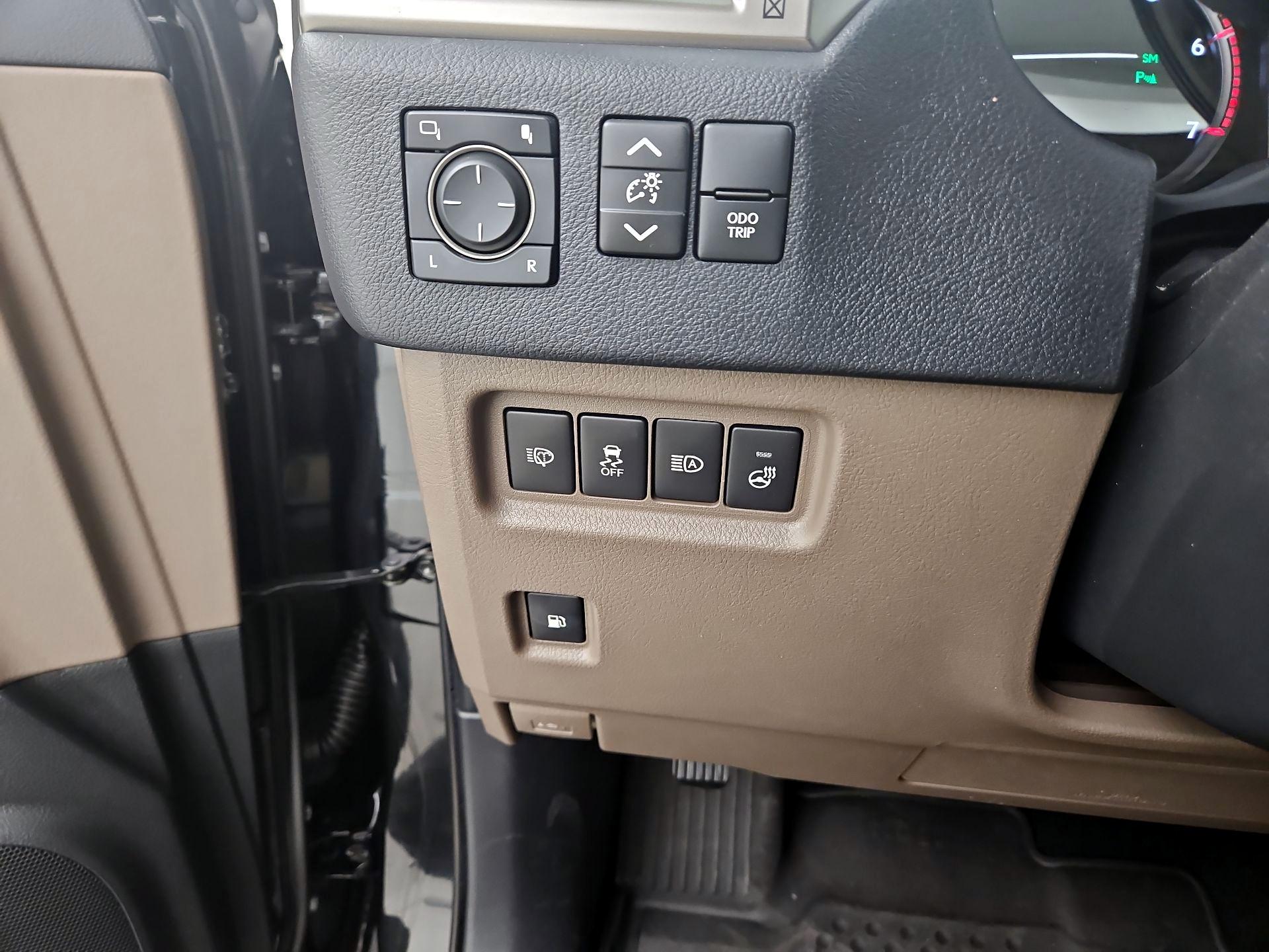 Thumbnail: 2023 Lexus GX - 13