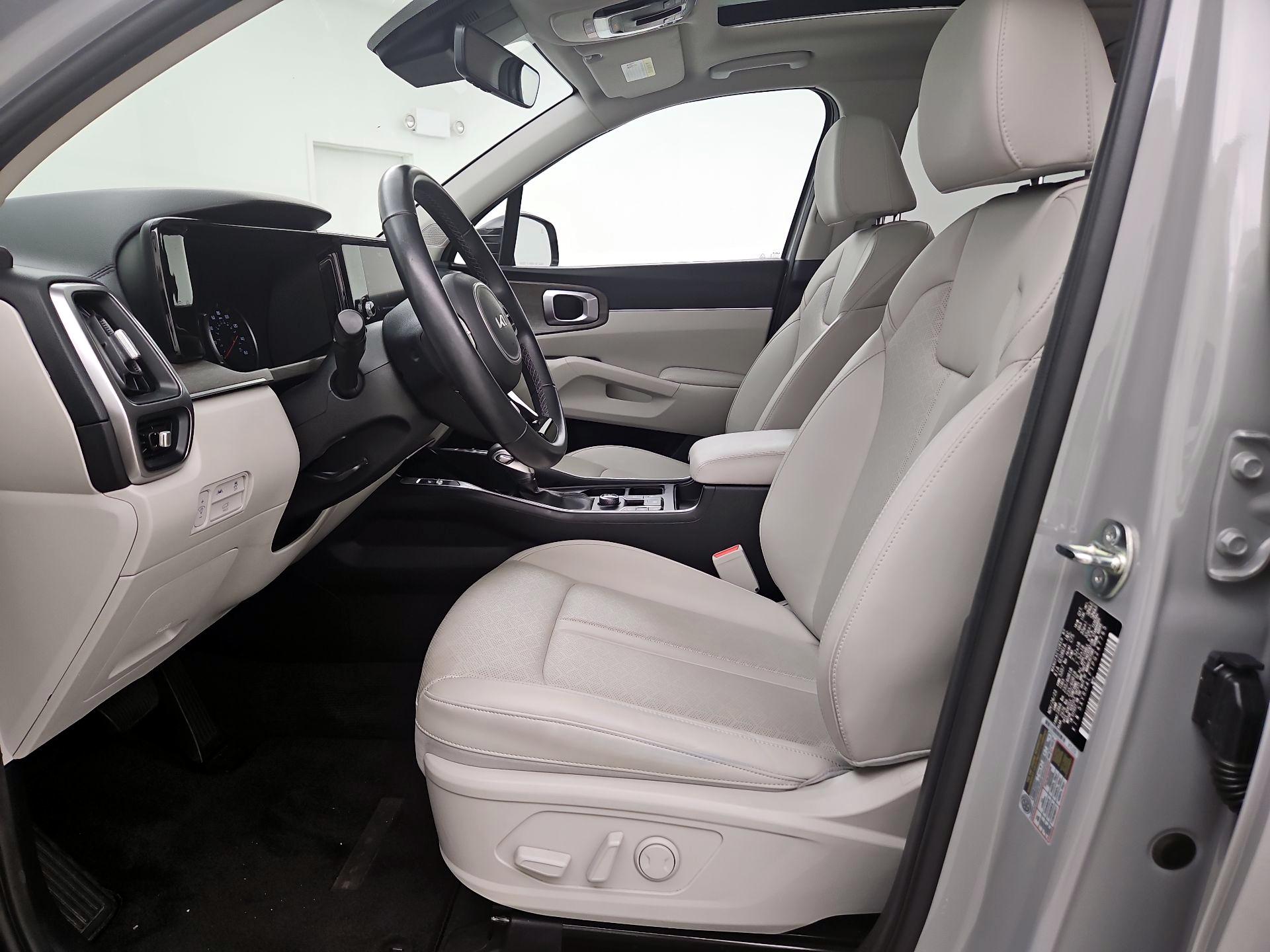 Thumbnail: 2023 Kia Sorento - 11