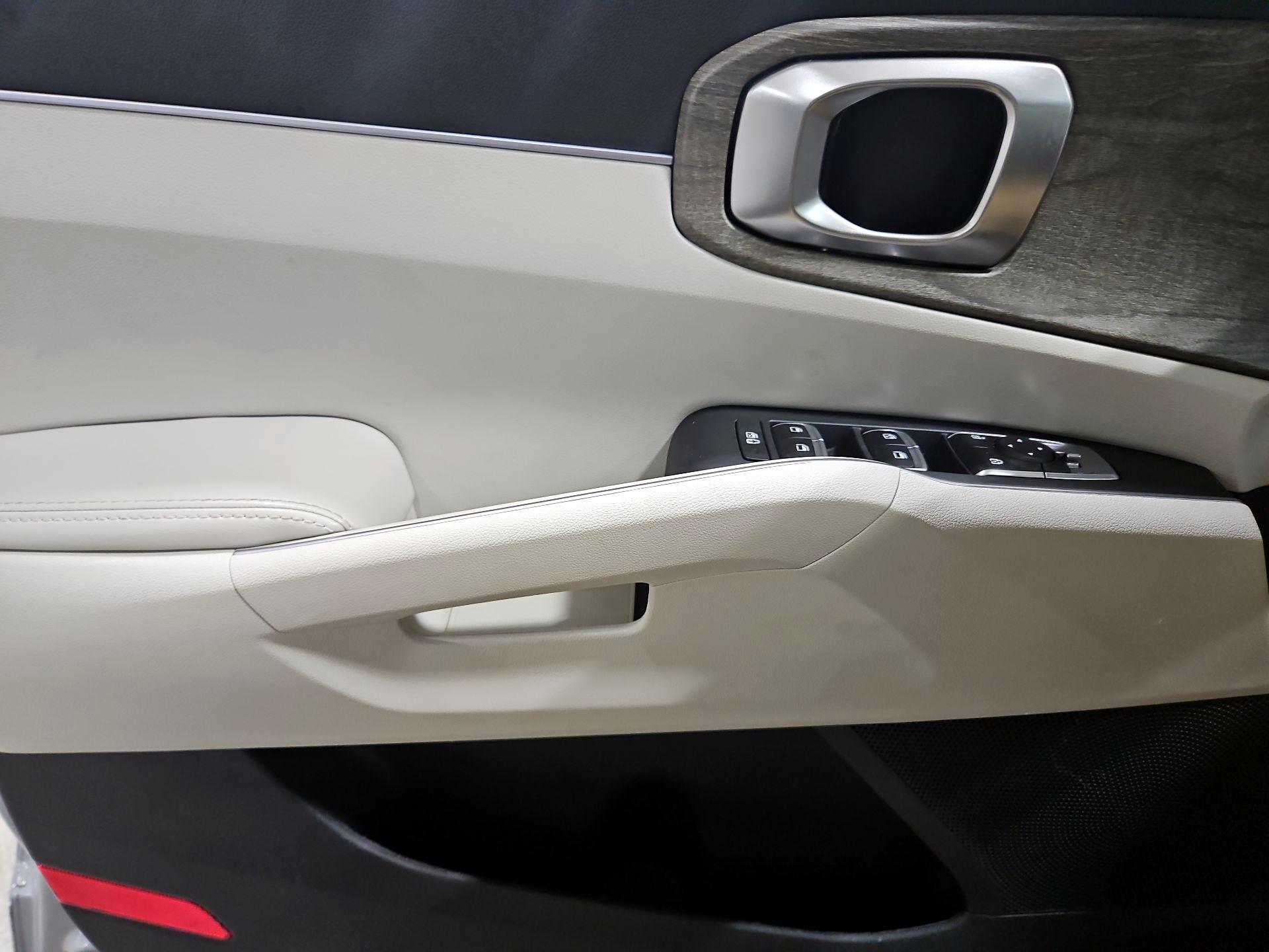Thumbnail: 2023 Kia Sorento - 12
