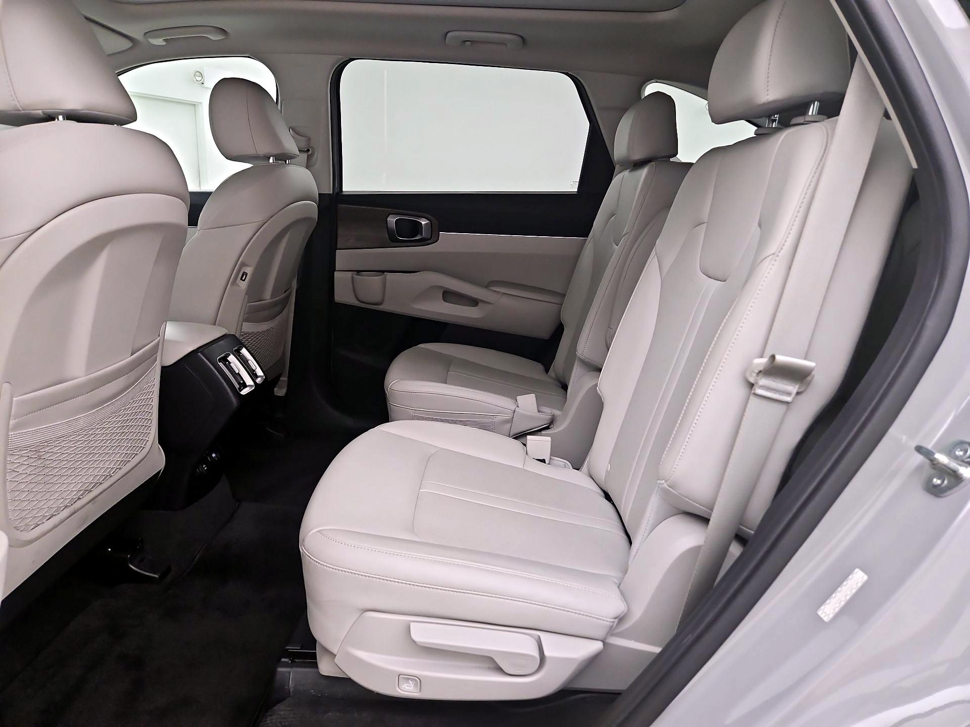 Thumbnail: 2023 Kia Sorento - 20