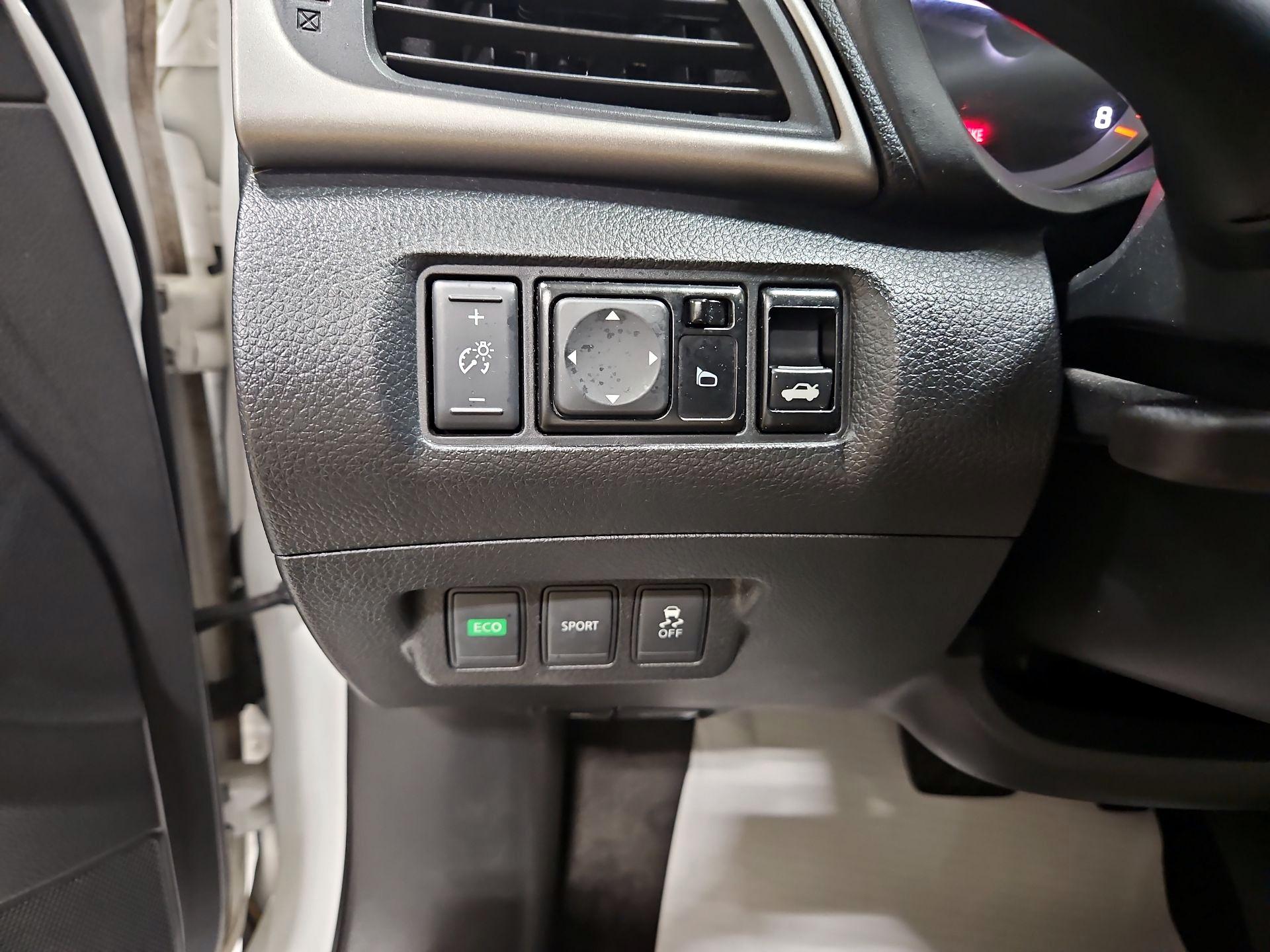 Thumbnail: 2014 Nissan Sentra - 13