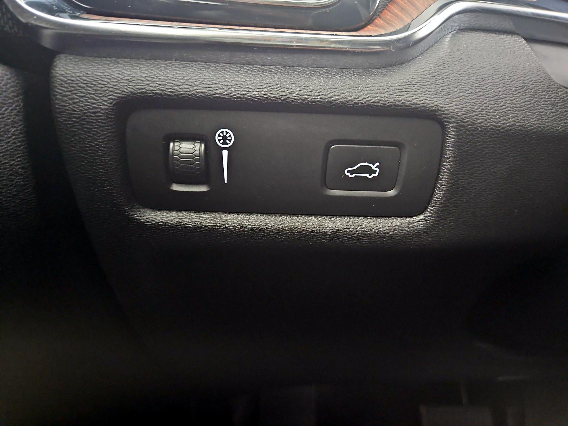Thumbnail: 2019 Volvo S60 - 13