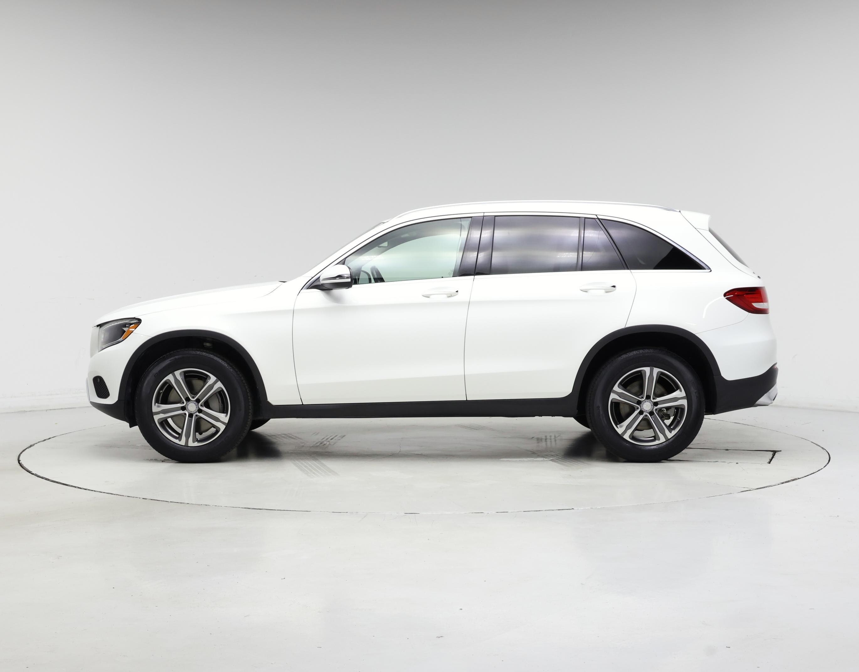Thumbnail: 2016 Mercedes-Benz GLC - 3
