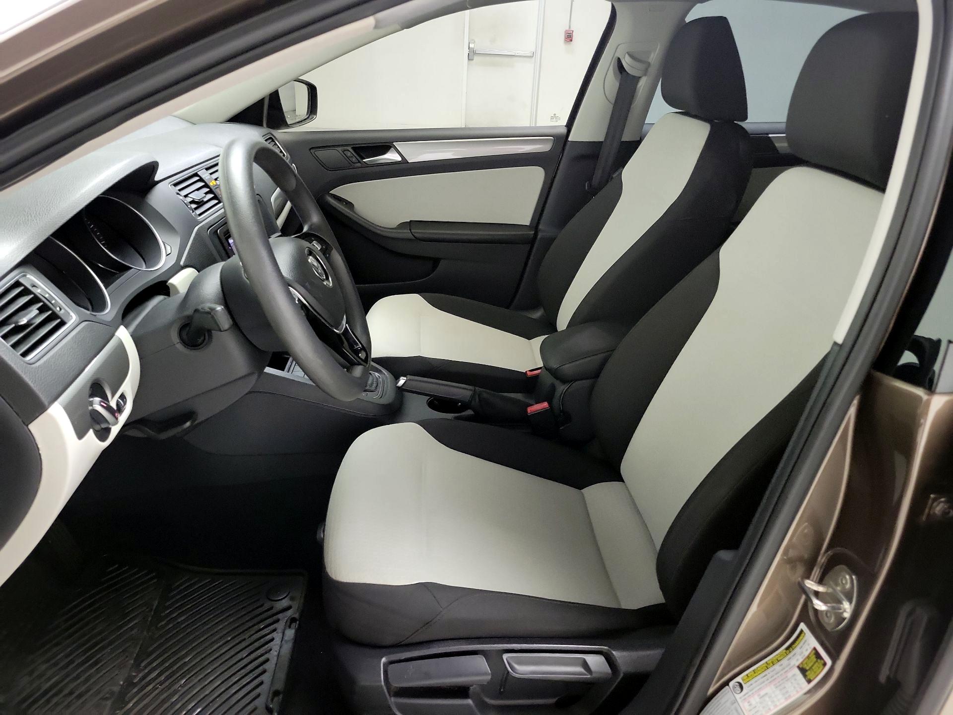 Thumbnail: 2015 Volkswagen Jetta - 11