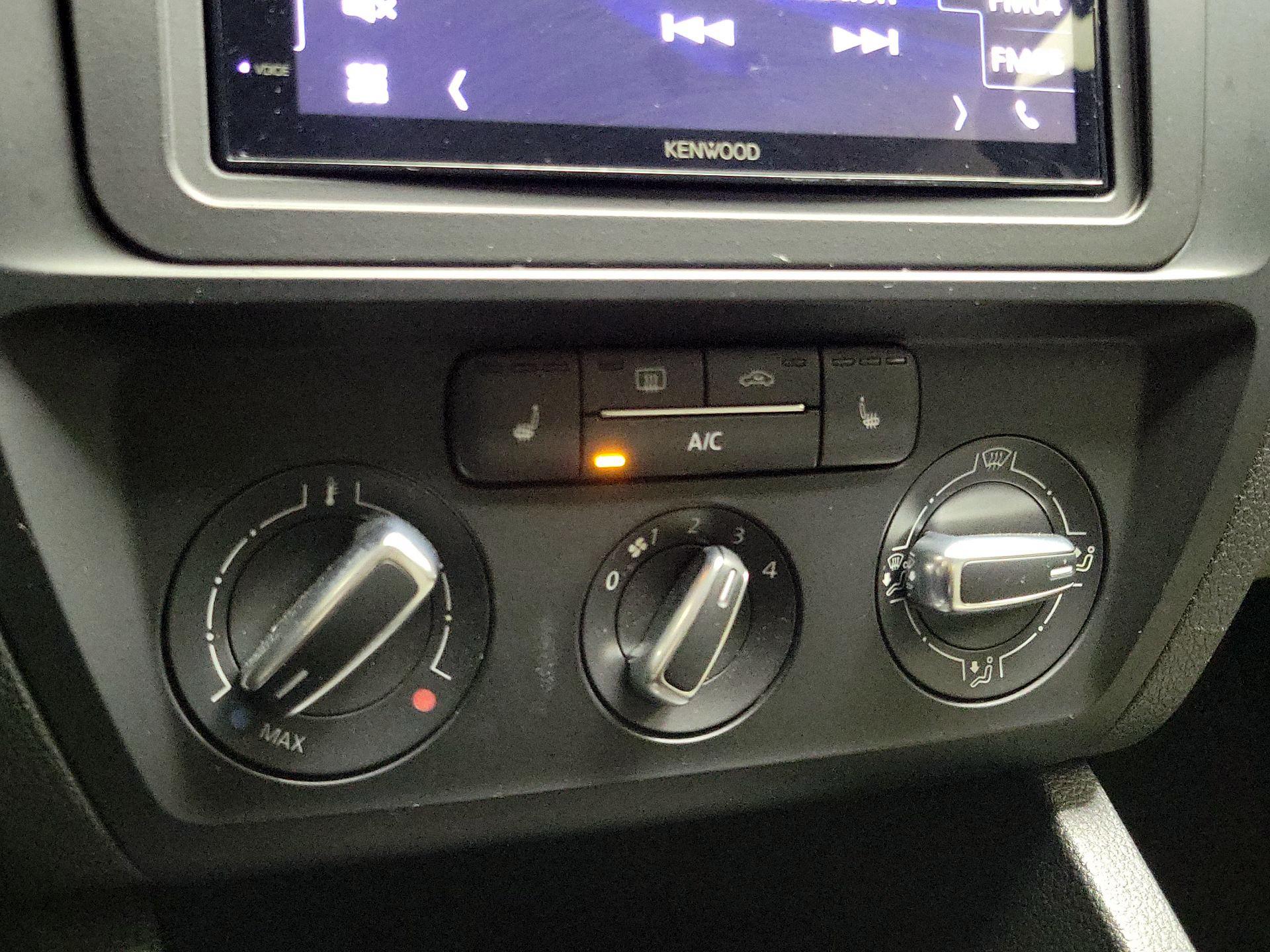 Thumbnail: 2015 Volkswagen Jetta - 15