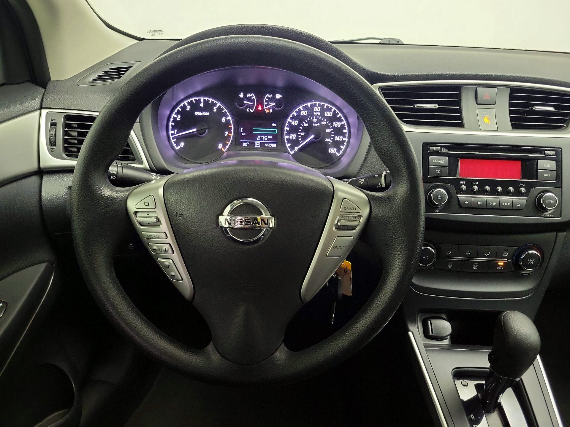 Thumbnail: 2017 Nissan Sentra - 10