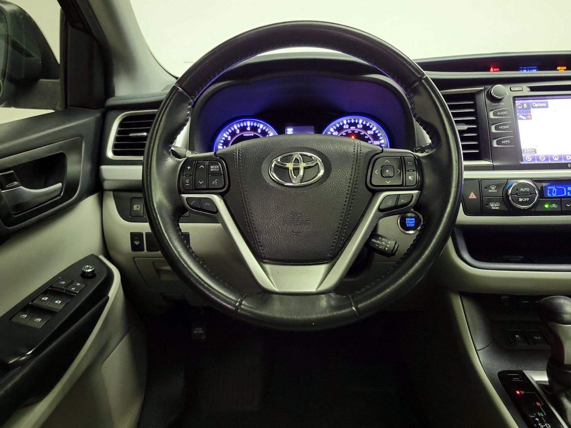 Thumbnail: 2019 Toyota Highlander - 10