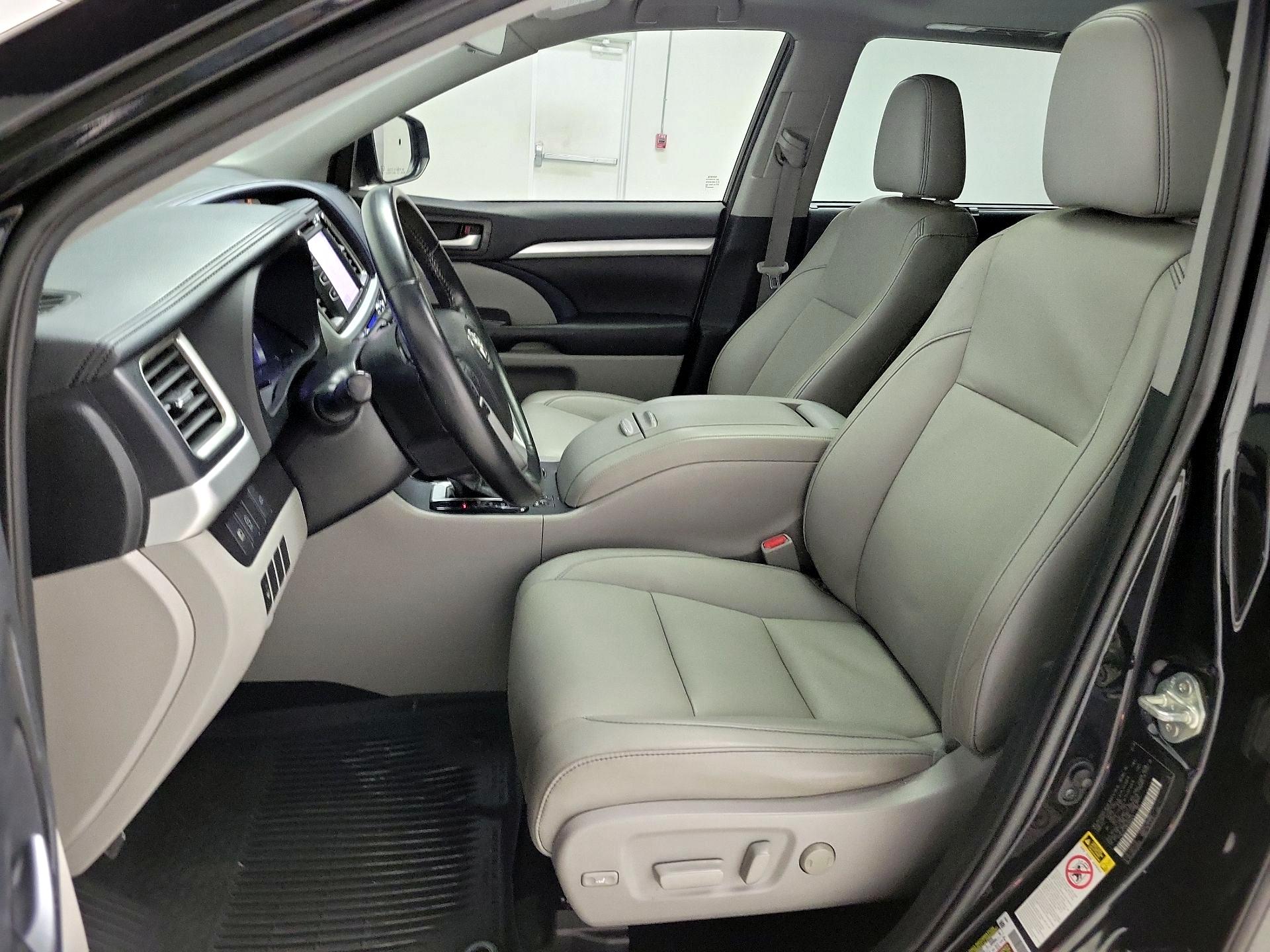 Thumbnail: 2019 Toyota Highlander - 11
