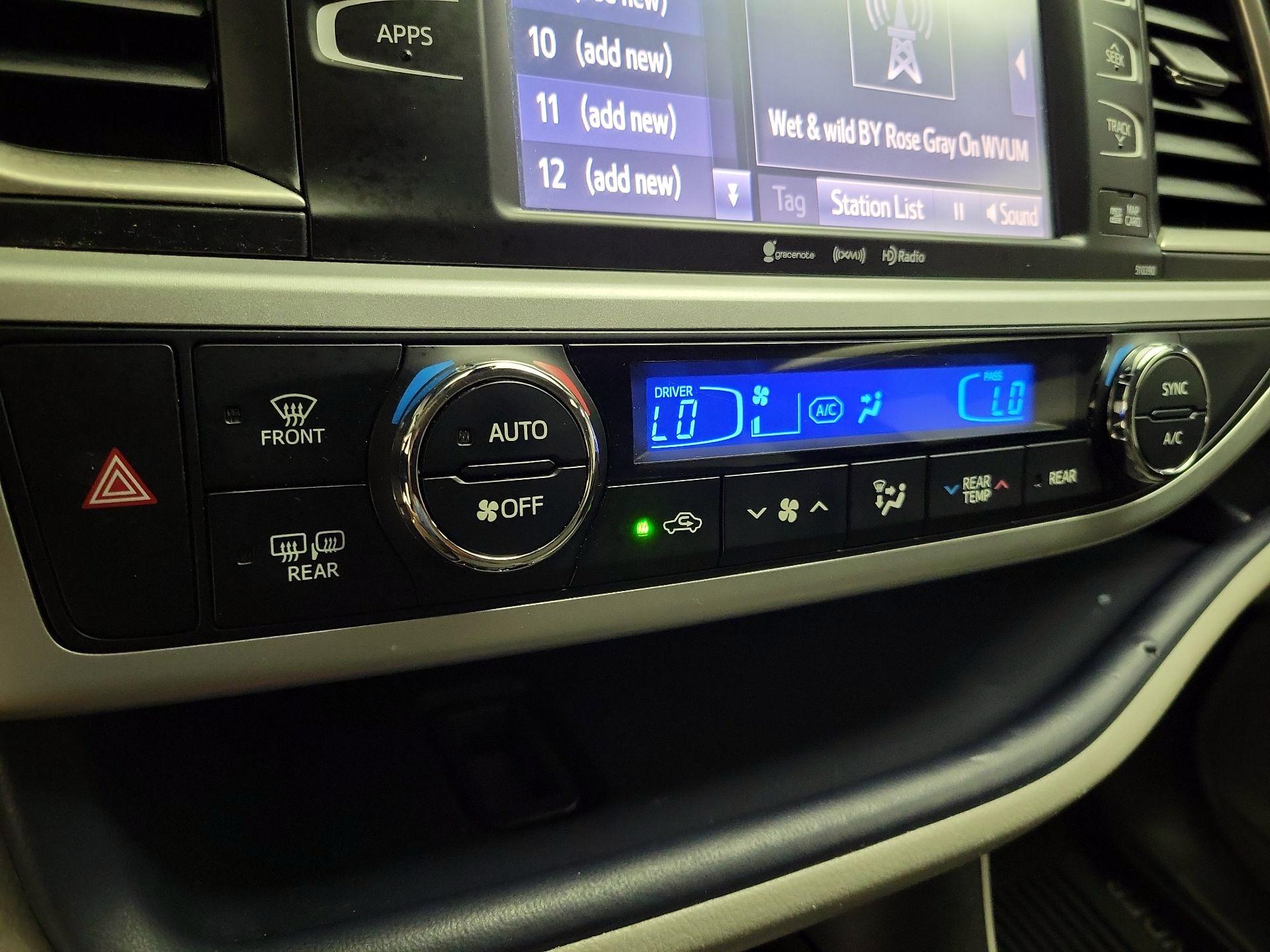 Thumbnail: 2019 Toyota Highlander - 17