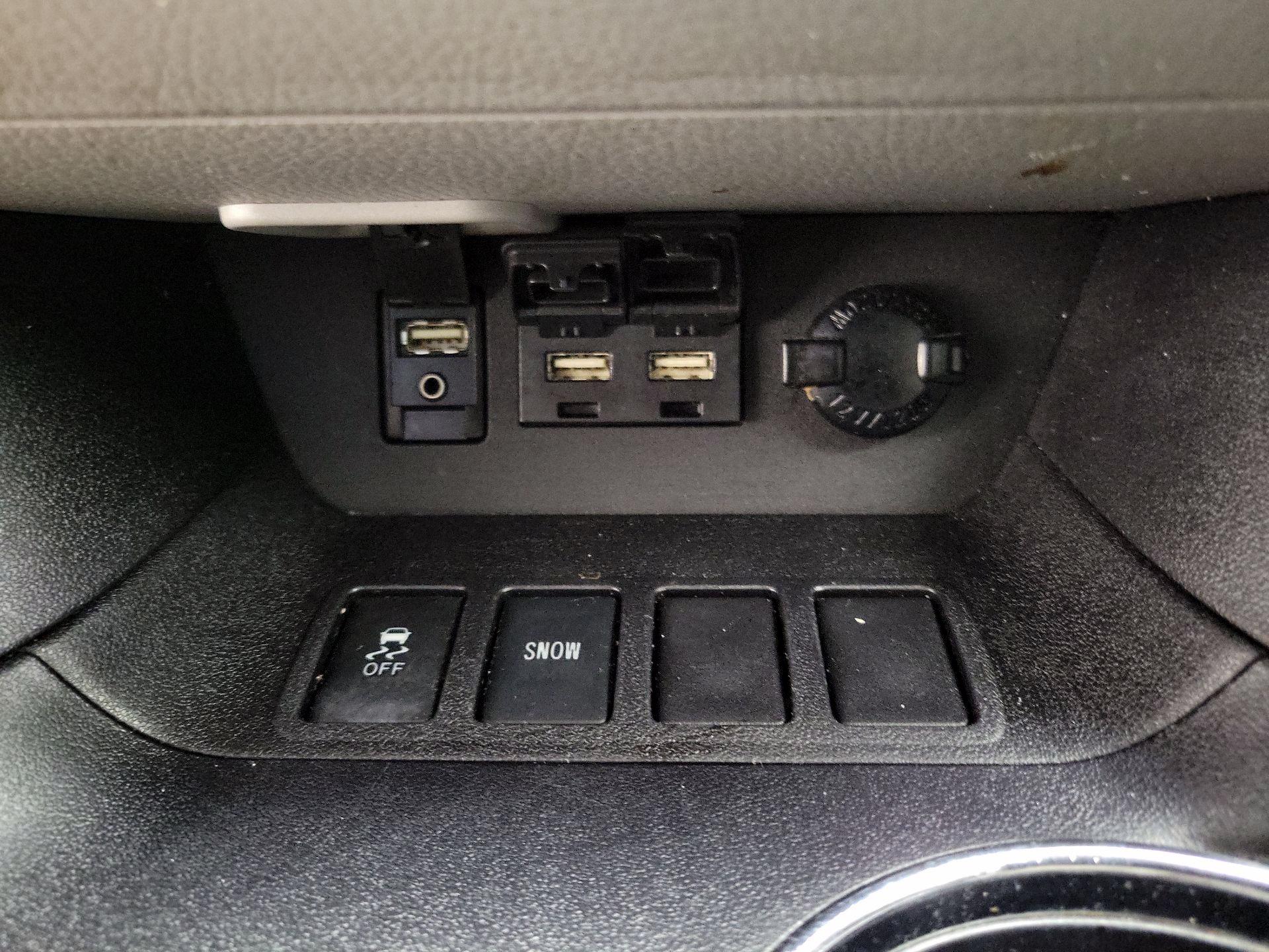 Thumbnail: 2019 Toyota Highlander - 19