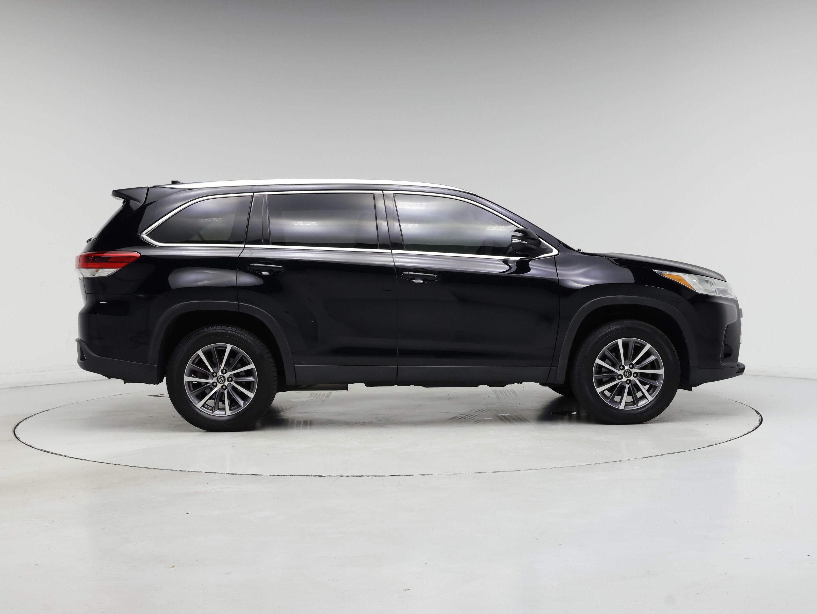 Thumbnail: 2019 Toyota Highlander - 7