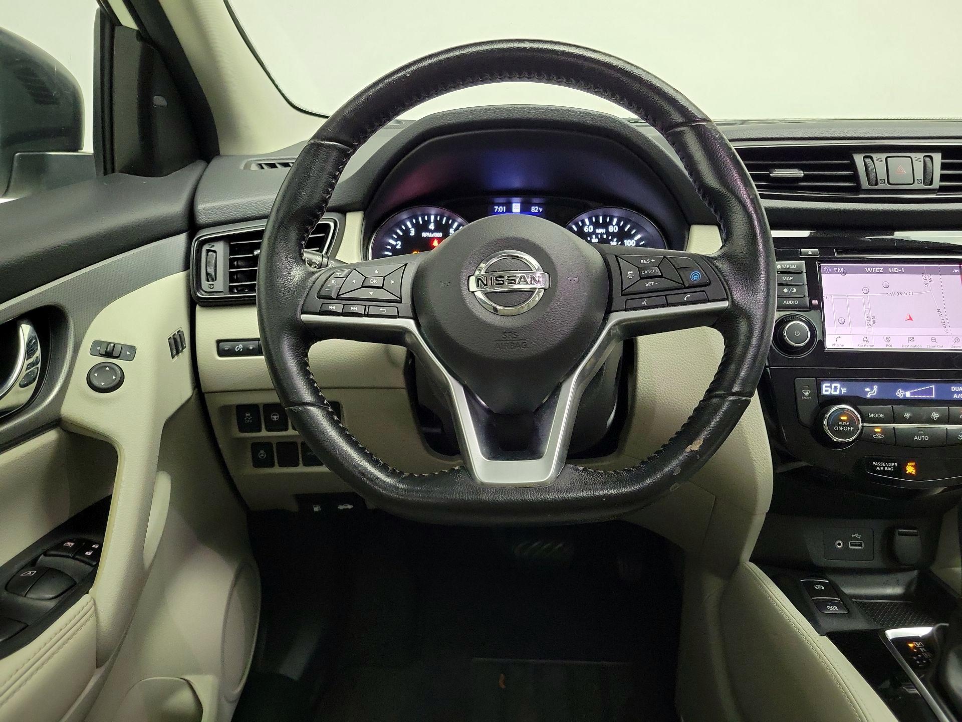 Thumbnail: 2020 Nissan Rogue Sport - 10