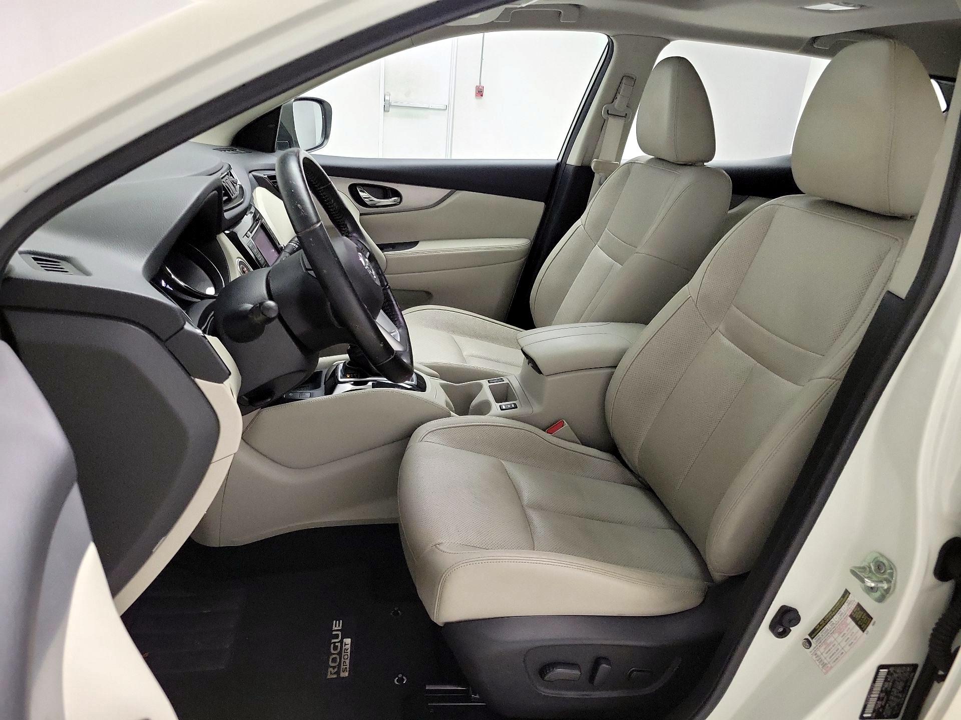 Thumbnail: 2020 Nissan Rogue Sport - 11