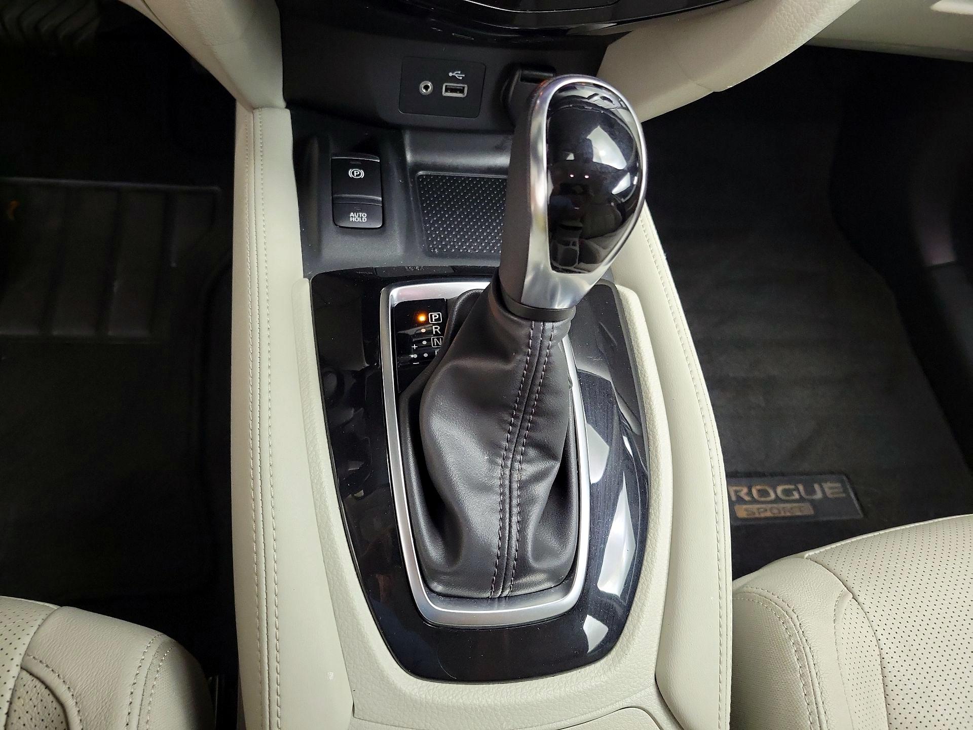 Thumbnail: 2020 Nissan Rogue Sport - 18