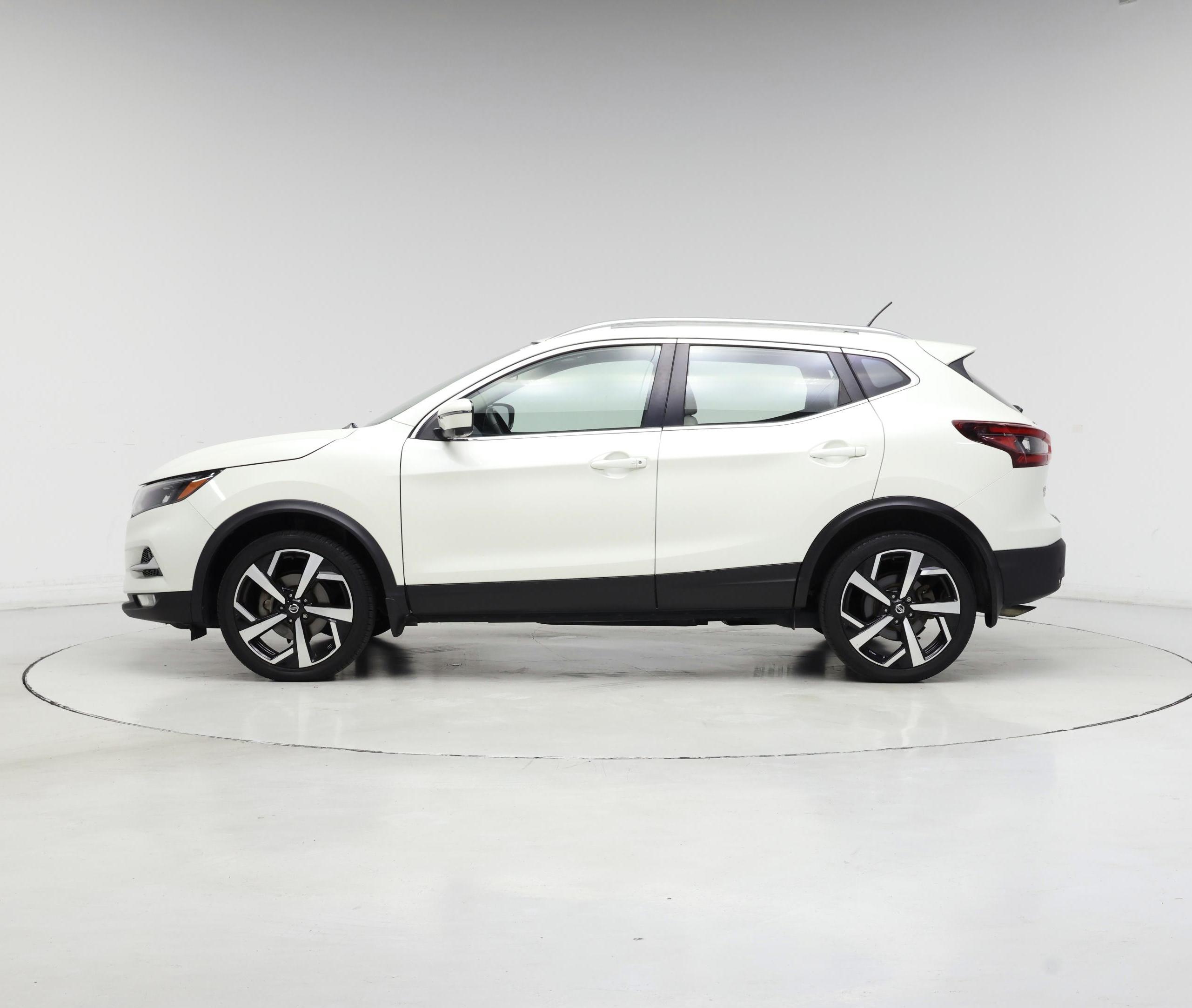 Thumbnail: 2020 Nissan Rogue Sport - 3