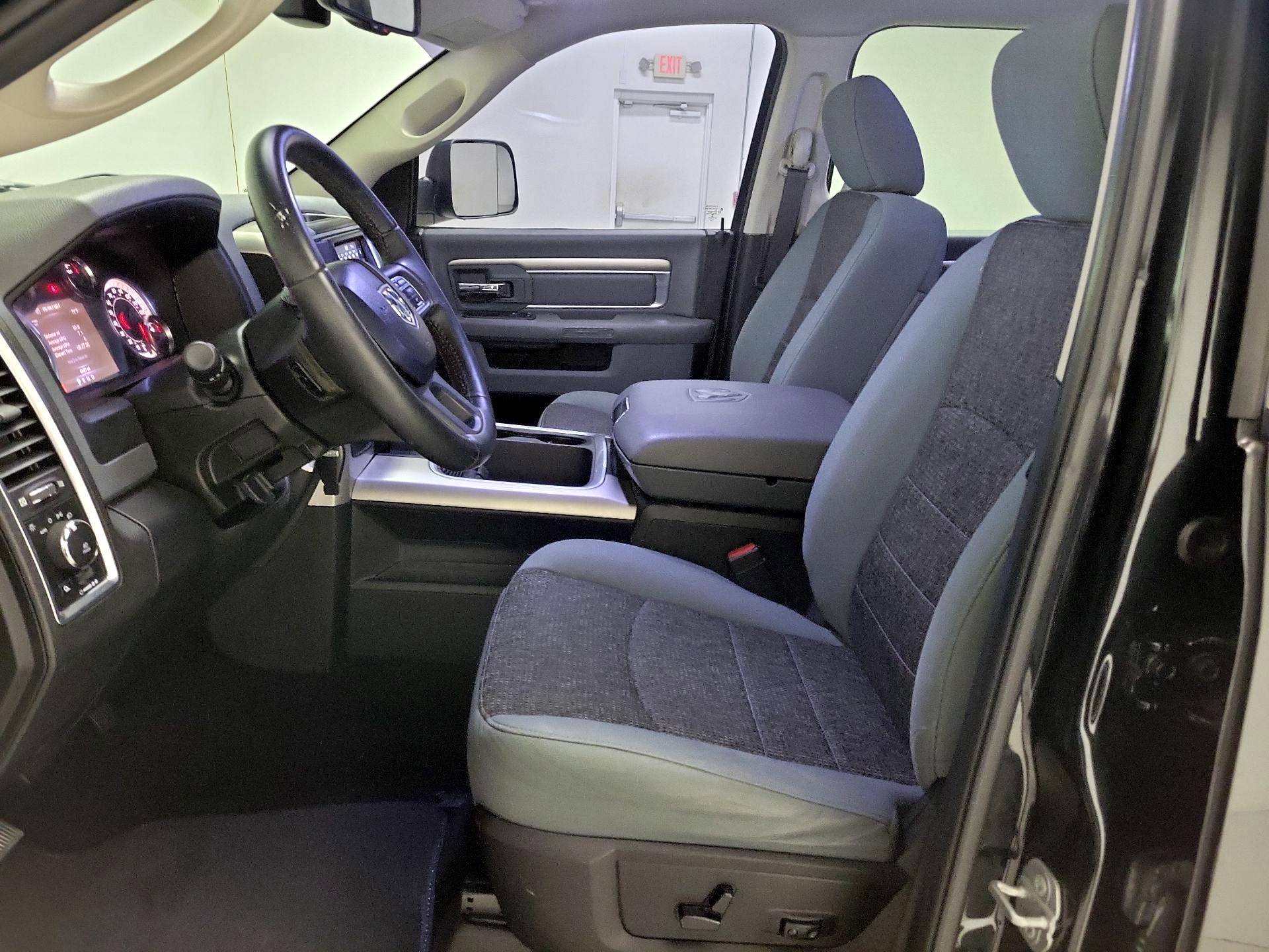 Thumbnail: 2019 RAM 1500 Classic - 11