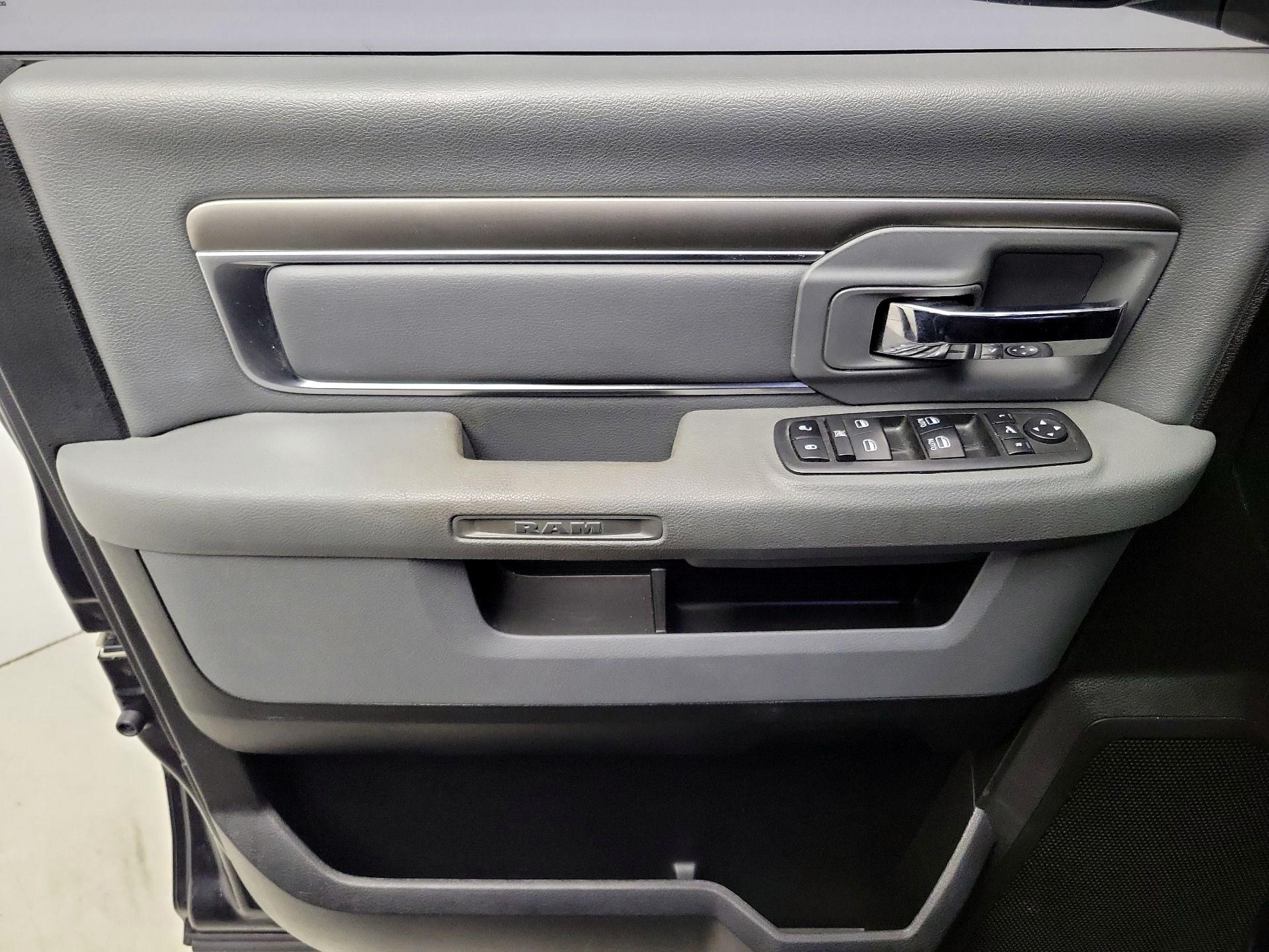 Thumbnail: 2019 RAM 1500 Classic - 12