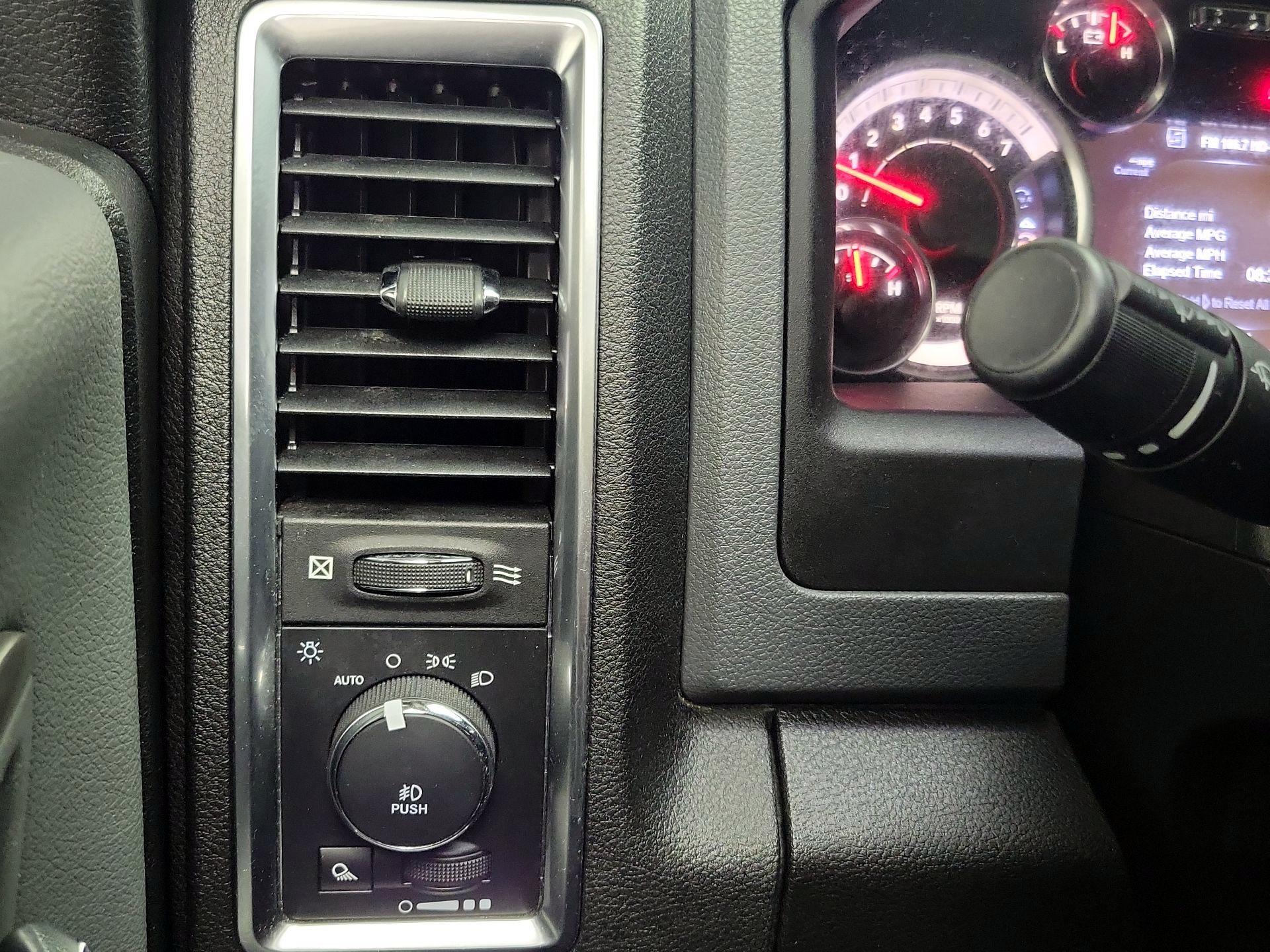 Thumbnail: 2019 RAM 1500 Classic - 13