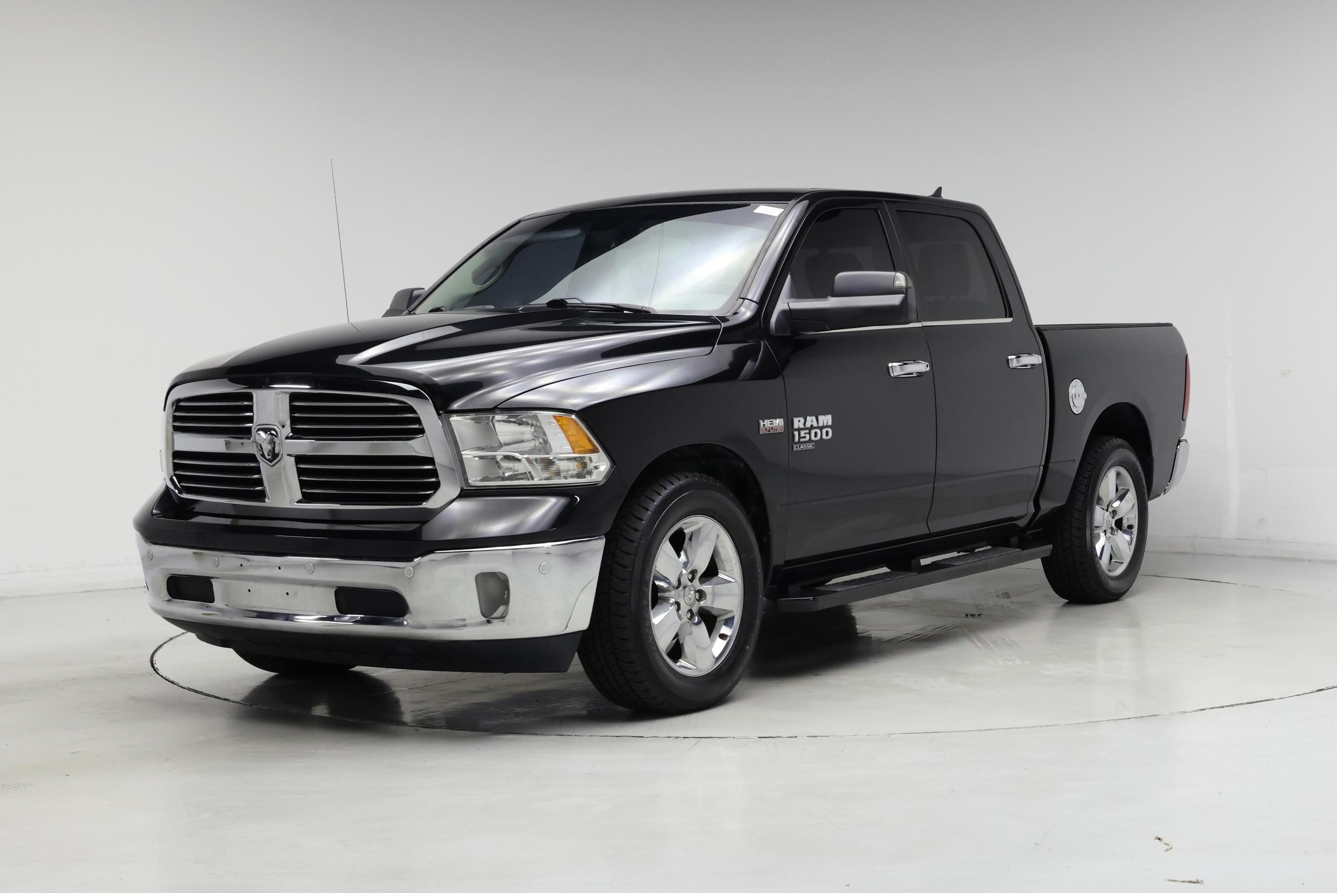 Thumbnail: 2019 RAM 1500 Classic - 4