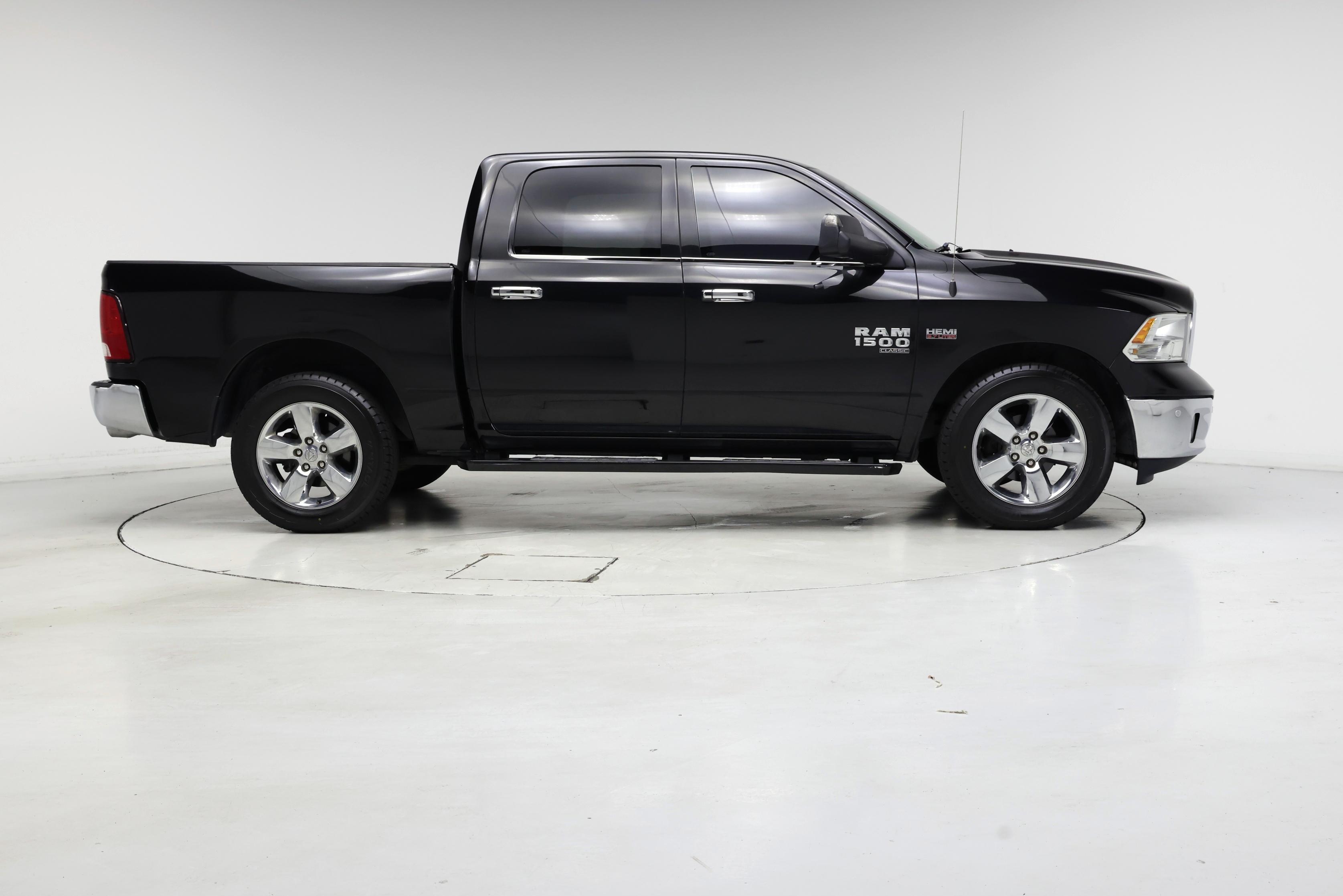 Thumbnail: 2019 RAM 1500 Classic - 7