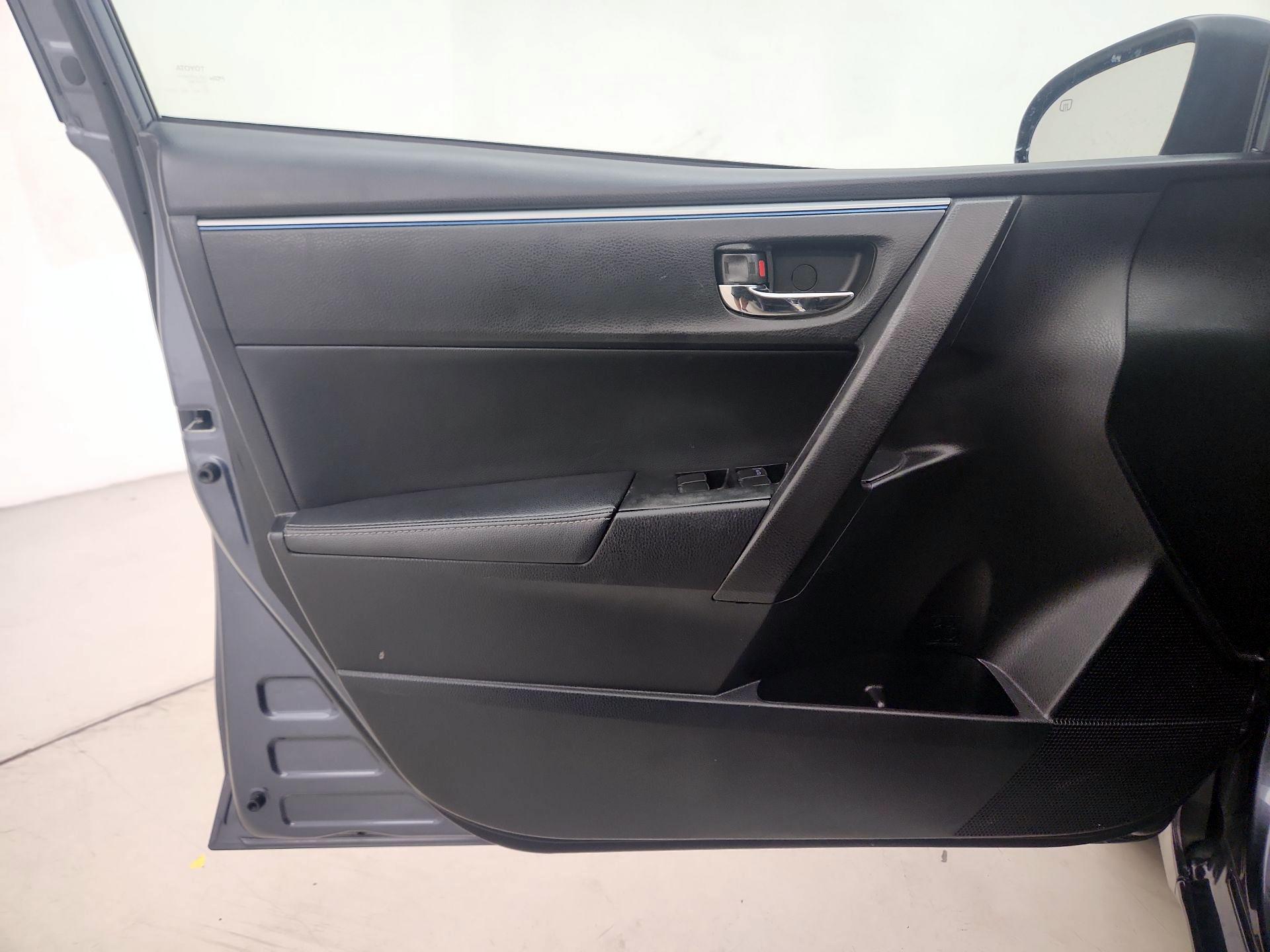 Thumbnail: 2015 Toyota Corolla - 12