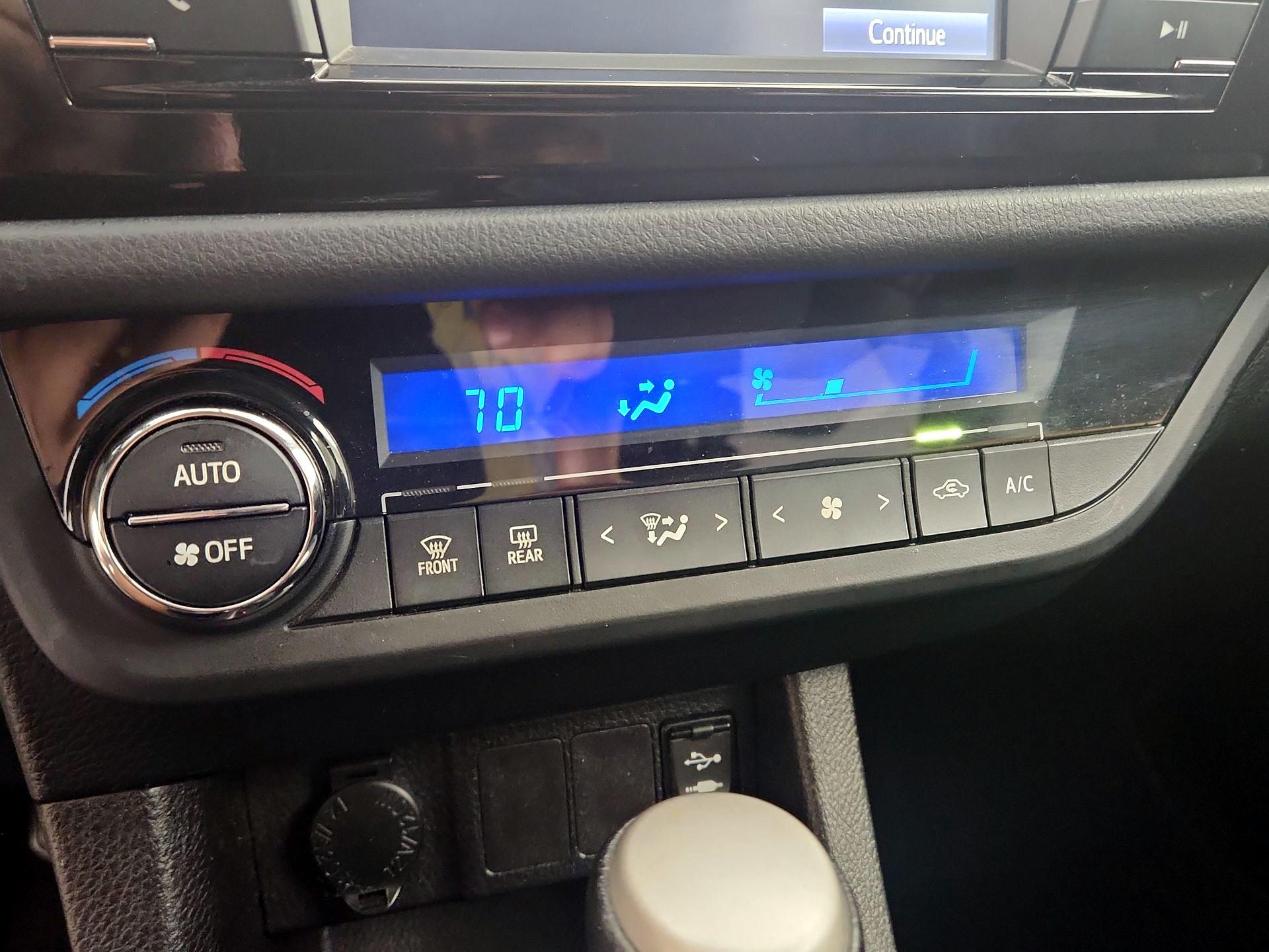 Thumbnail: 2015 Toyota Corolla - 16