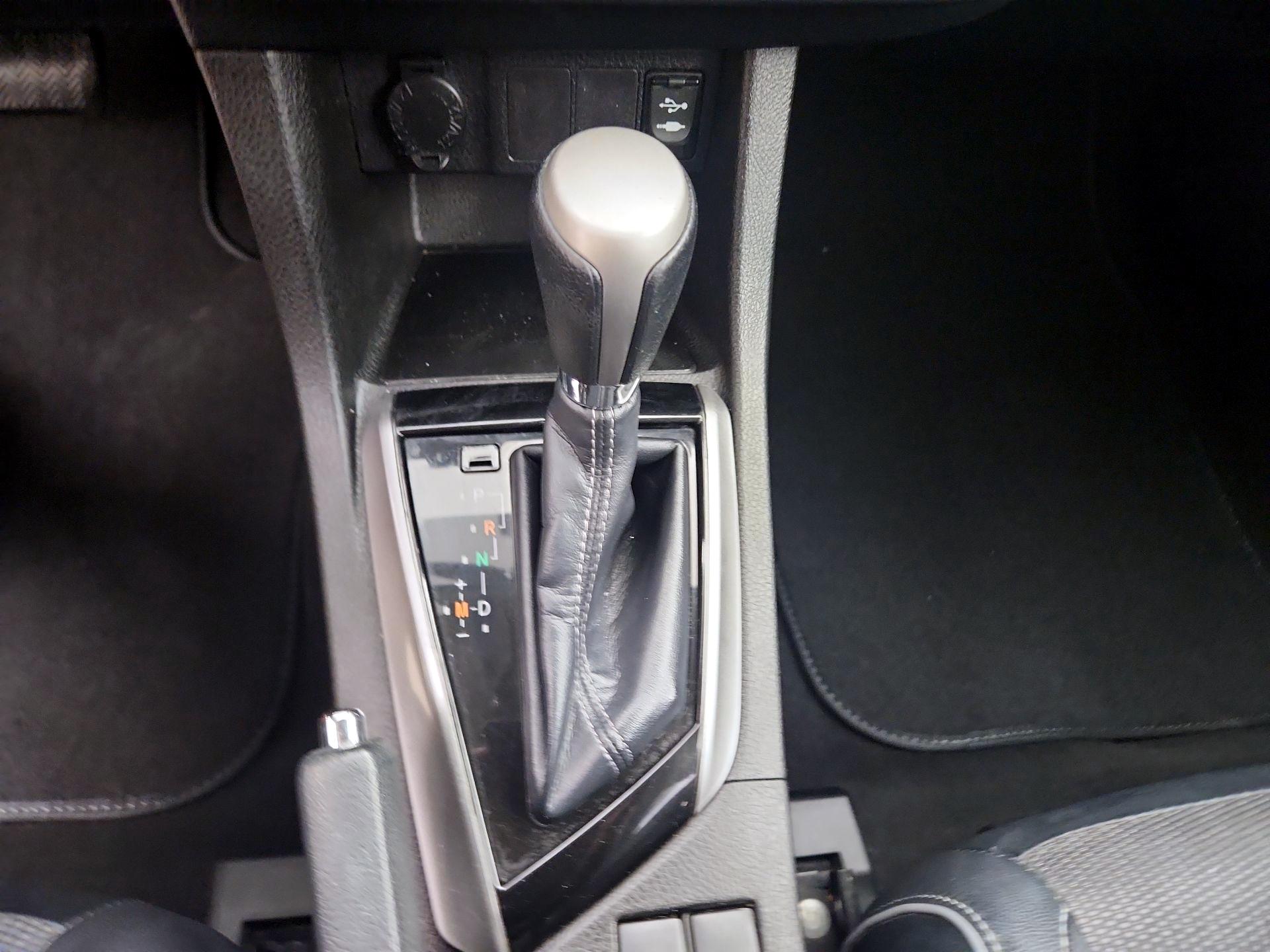 Thumbnail: 2015 Toyota Corolla - 17