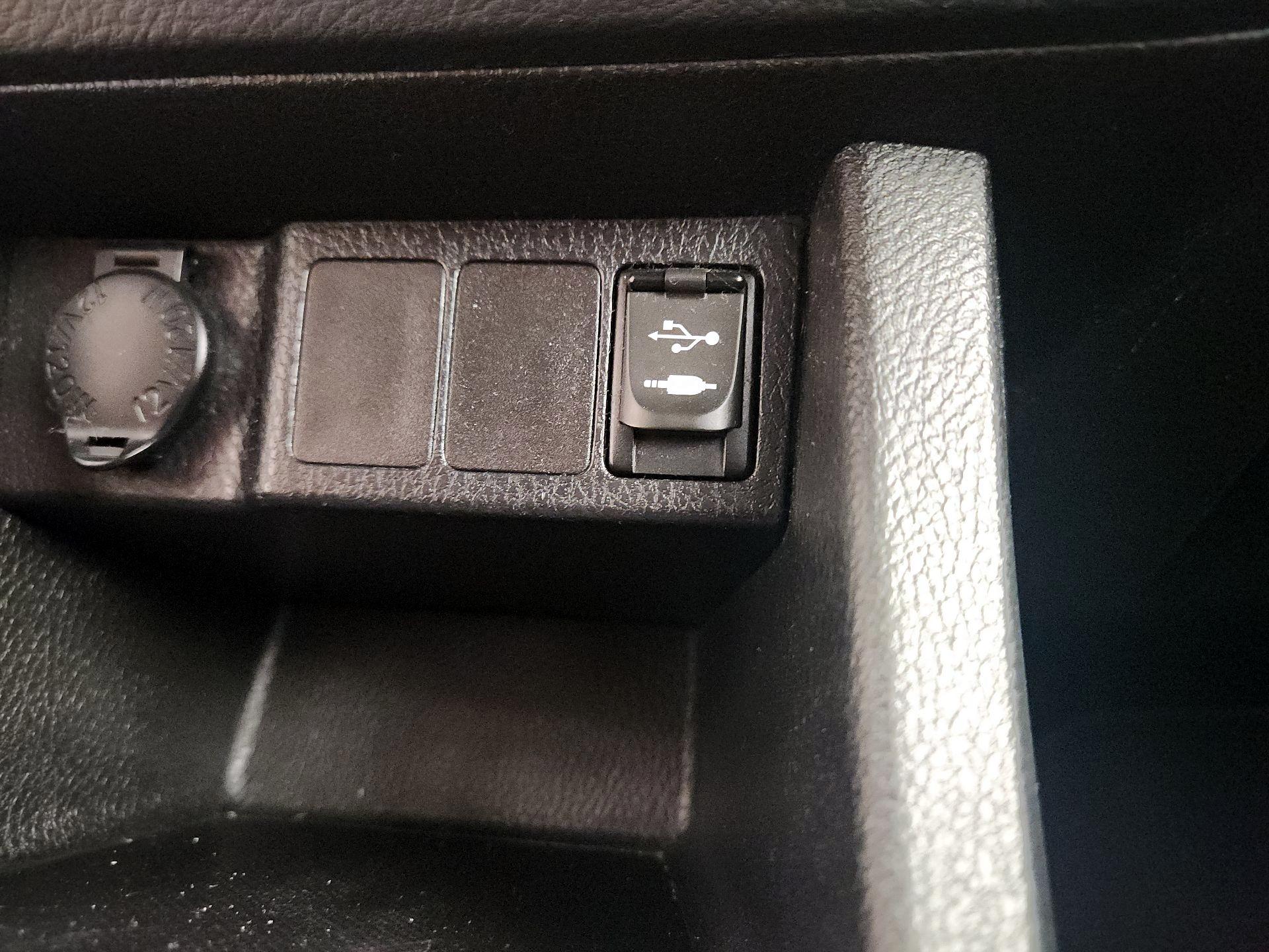 Thumbnail: 2015 Toyota Corolla - 18