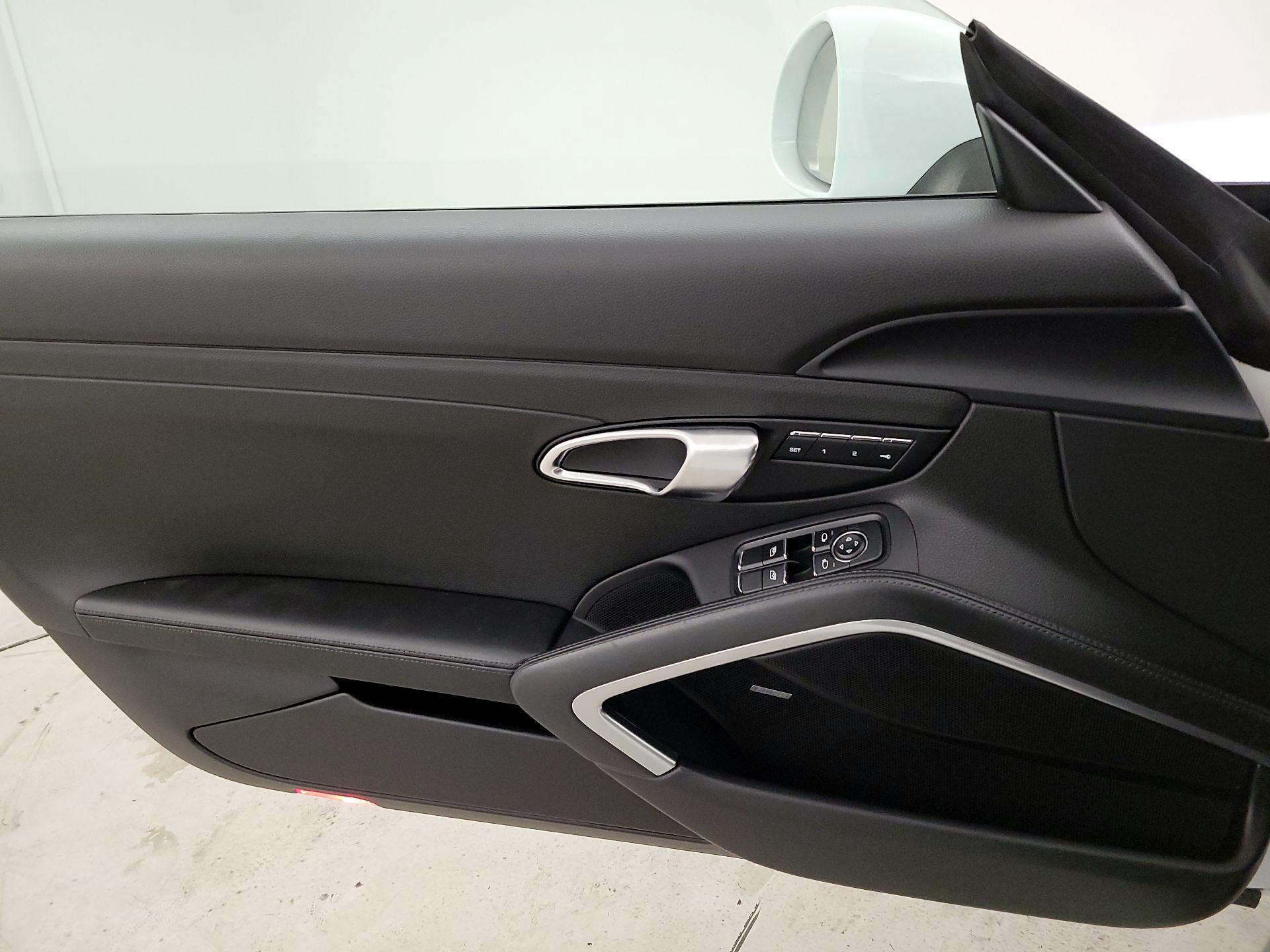 Thumbnail: 2019 Porsche 911 - 10