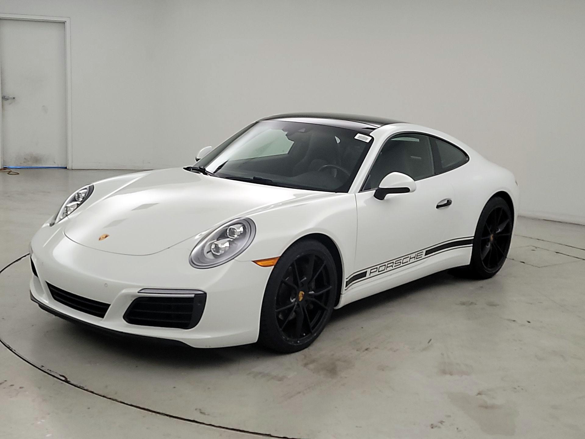 Thumbnail: 2019 Porsche 911 - 3