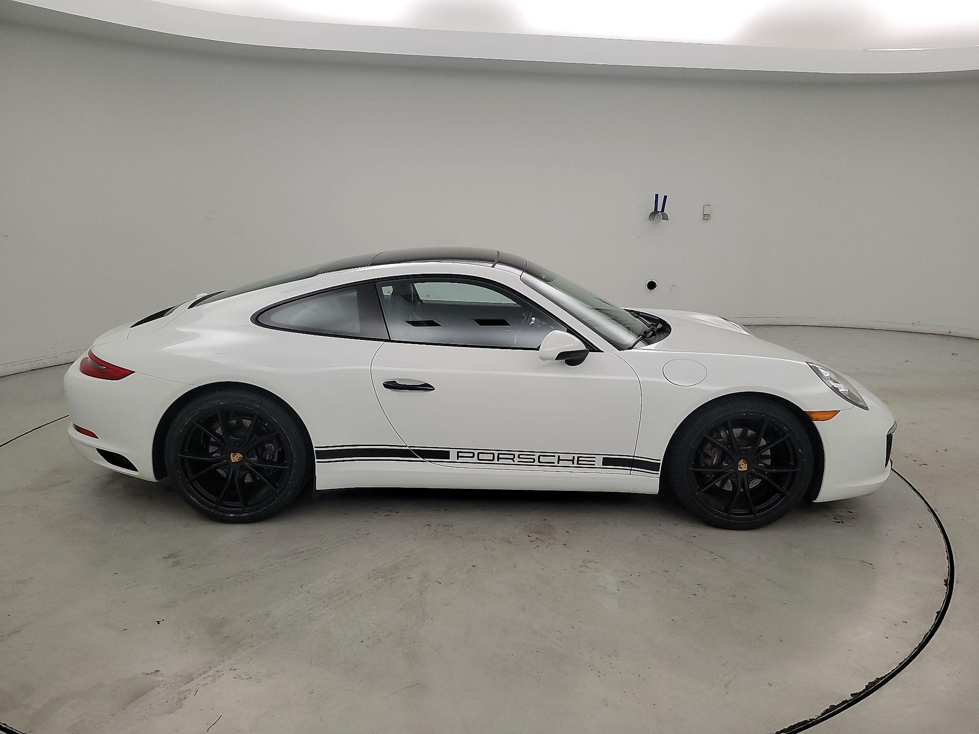 Thumbnail: 2019 Porsche 911 - 4