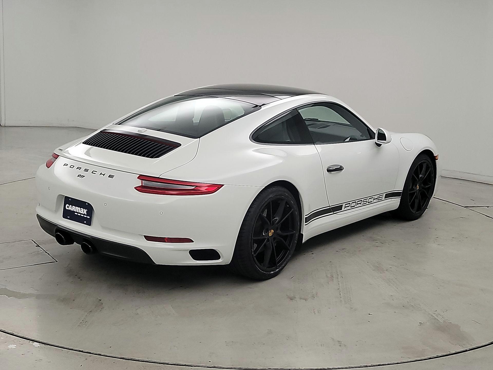 Thumbnail: 2019 Porsche 911 - 5