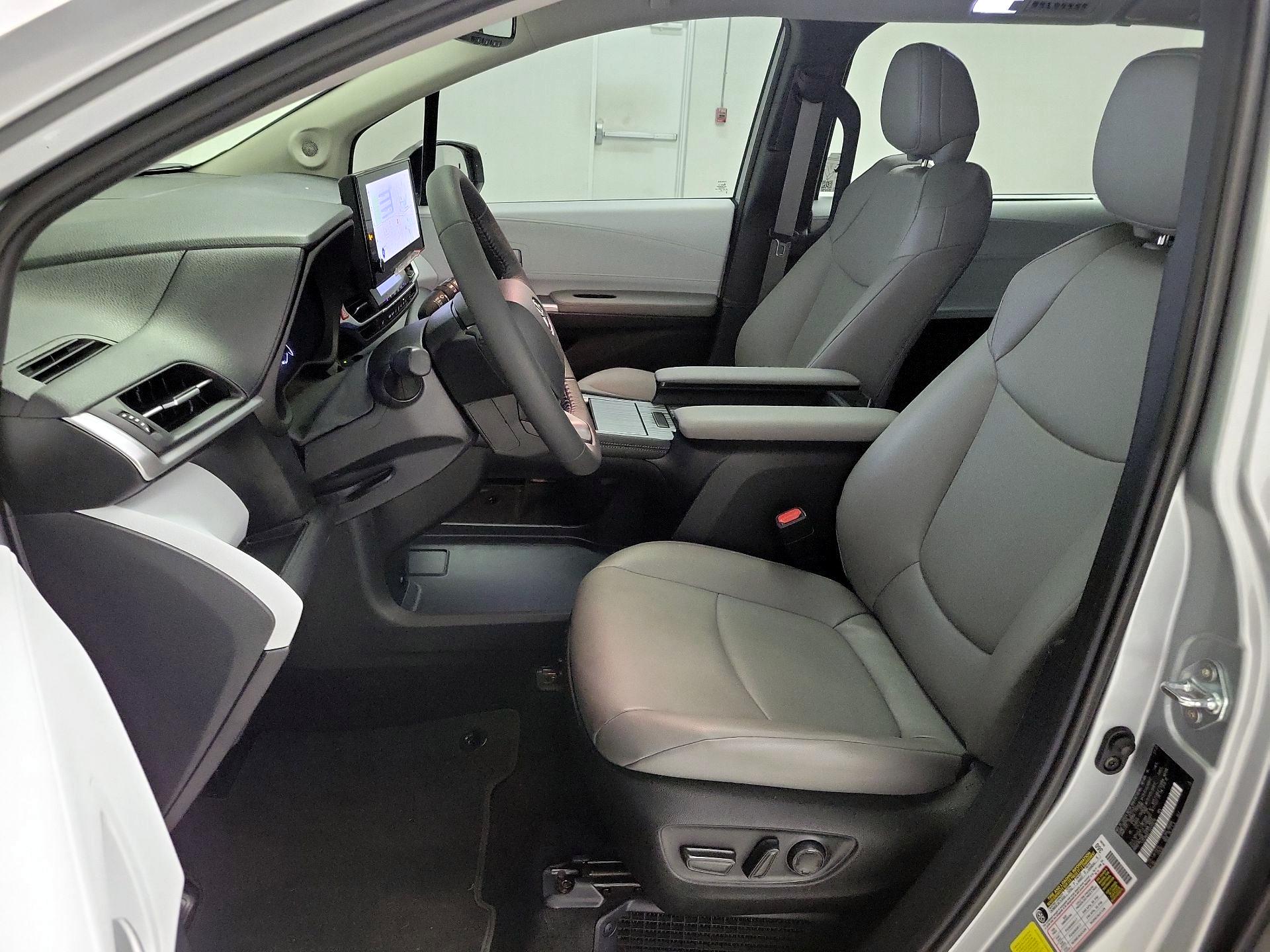 Thumbnail: 2025 Toyota Sienna - 11