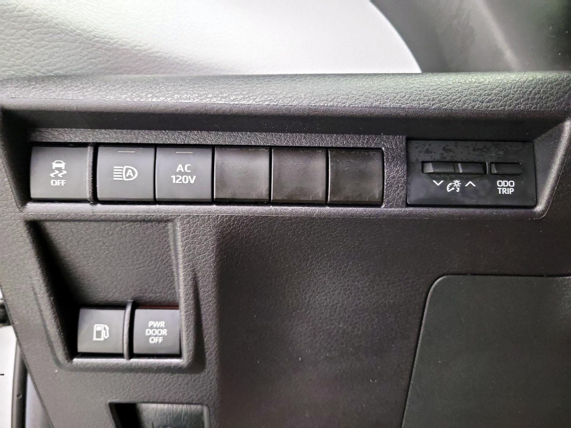 Thumbnail: 2025 Toyota Sienna - 13