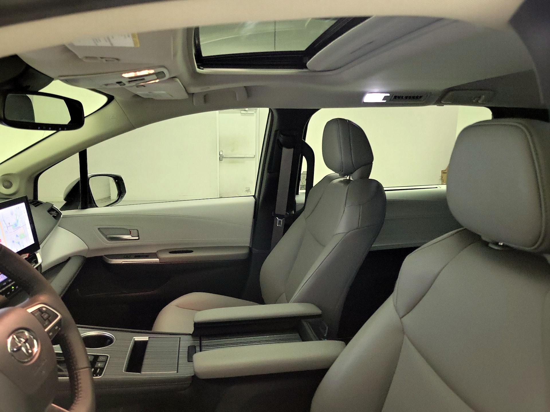 Thumbnail: 2025 Toyota Sienna - 20