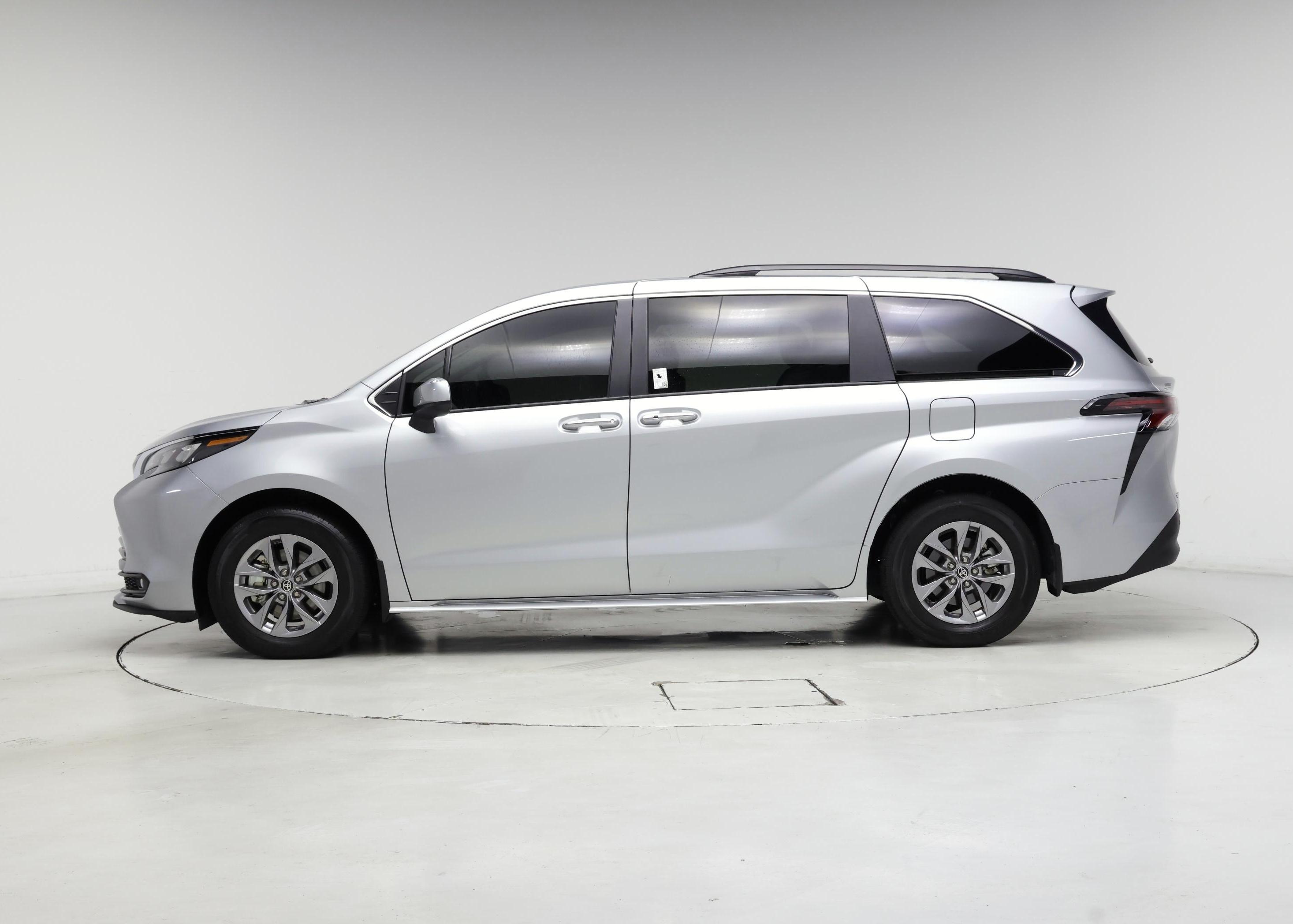 Thumbnail: 2025 Toyota Sienna - 3