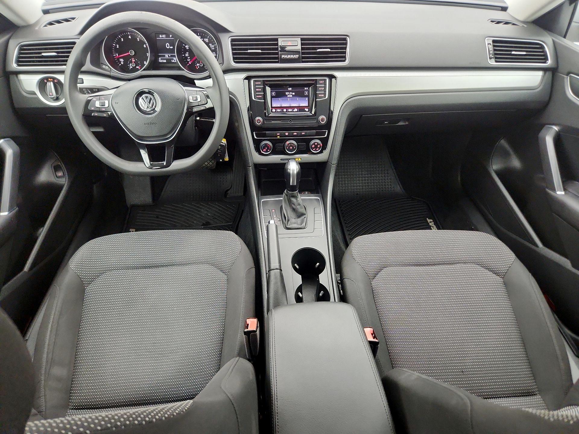 Thumbnail: 2018 Volkswagen Passat - 9