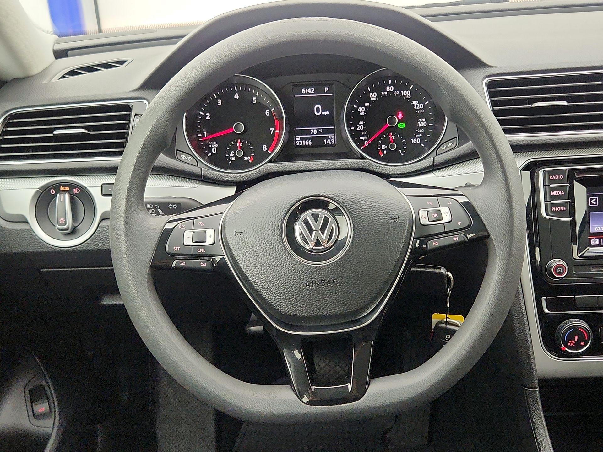 Thumbnail: 2018 Volkswagen Passat - 10