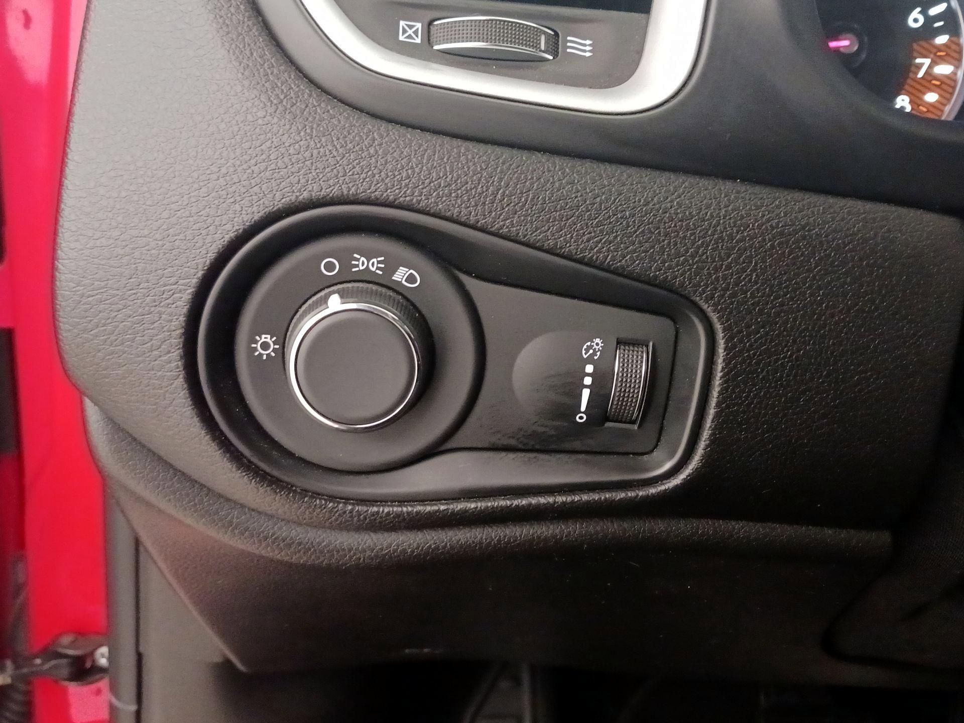 Thumbnail: 2020 Jeep Renegade - 13