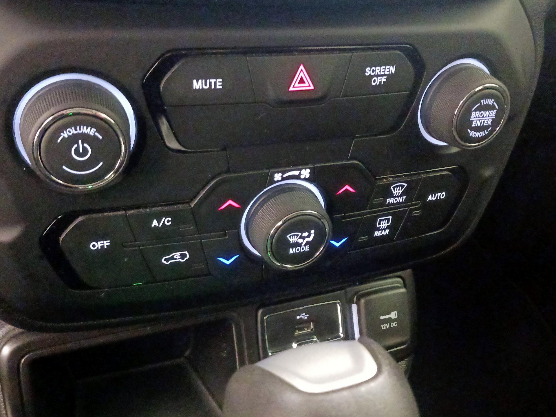 Thumbnail: 2020 Jeep Renegade - 16