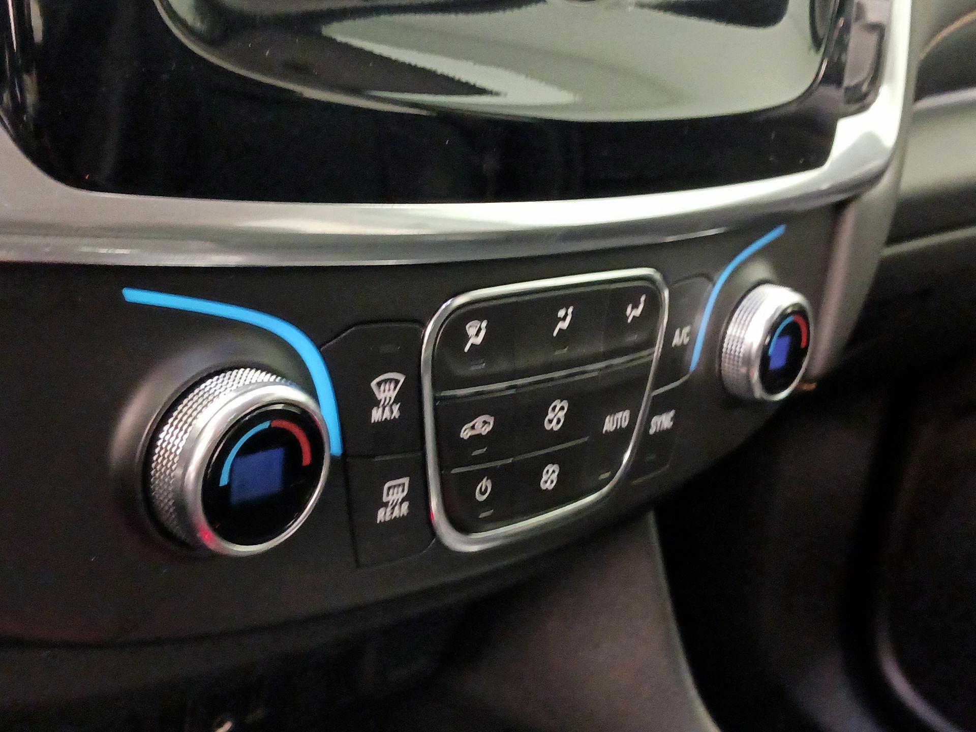 Thumbnail: 2021 Chevrolet Traverse - 16