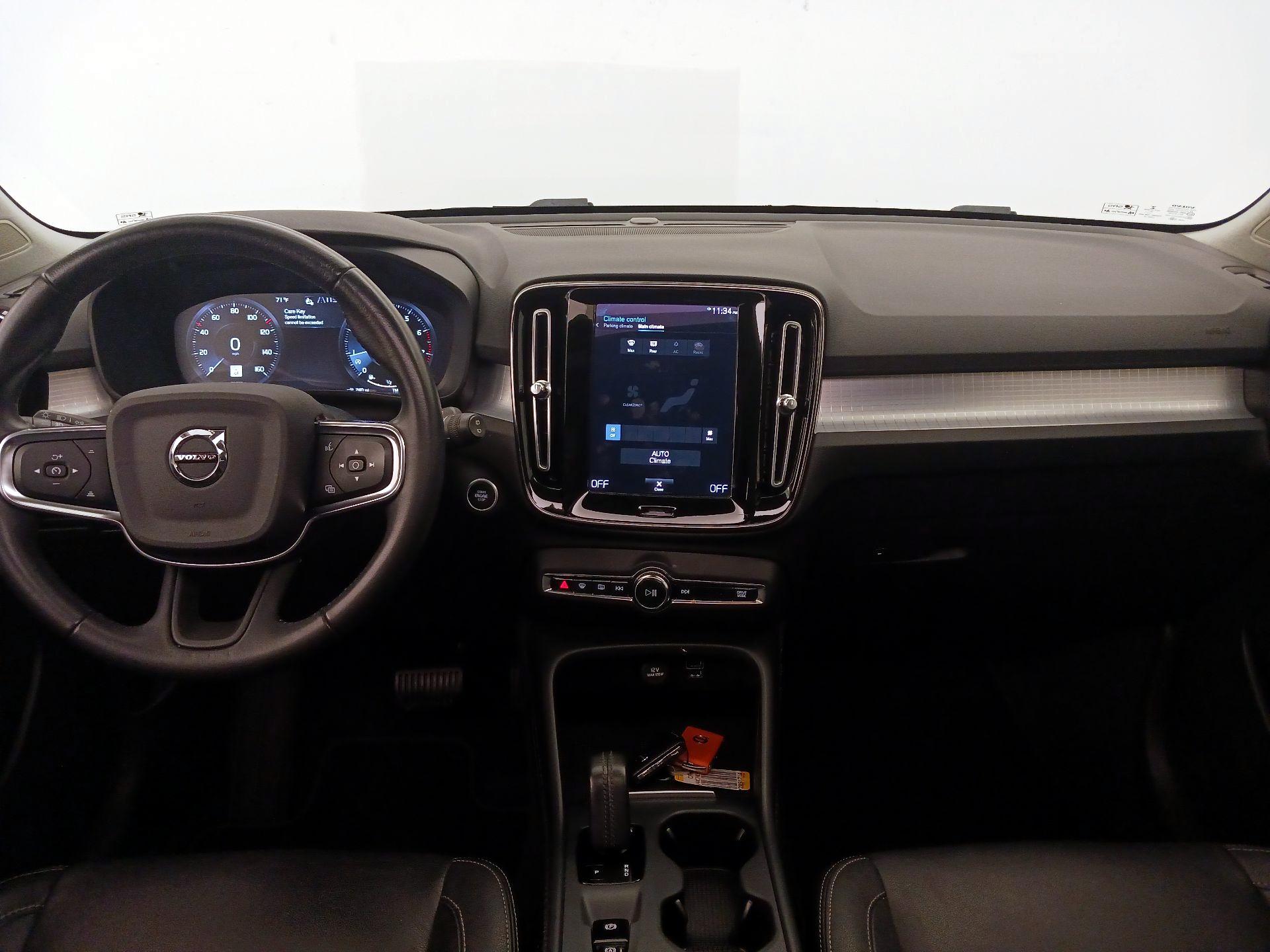 Thumbnail: 2021 Volvo XC40 - 9