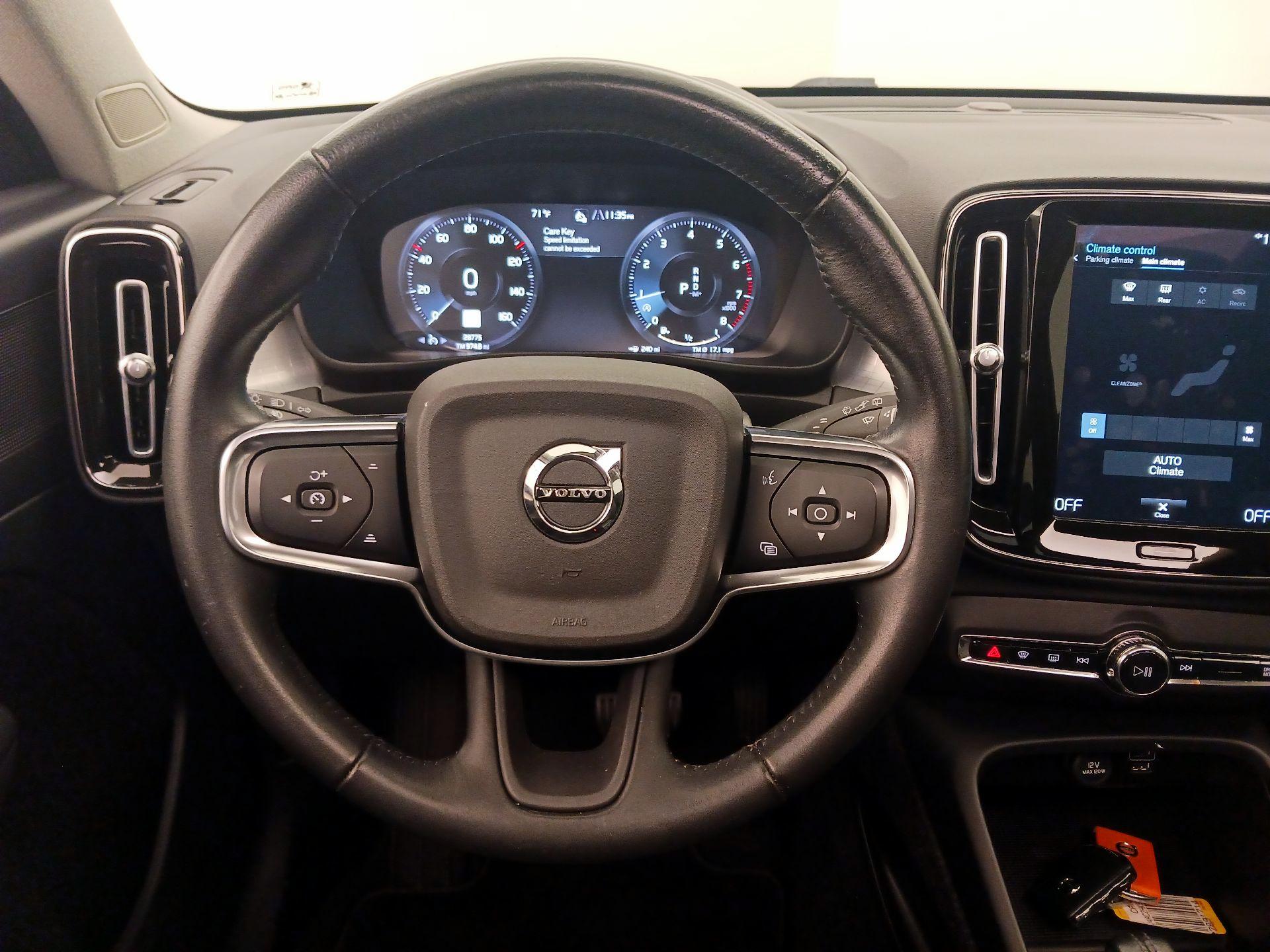 Thumbnail: 2021 Volvo XC40 - 10