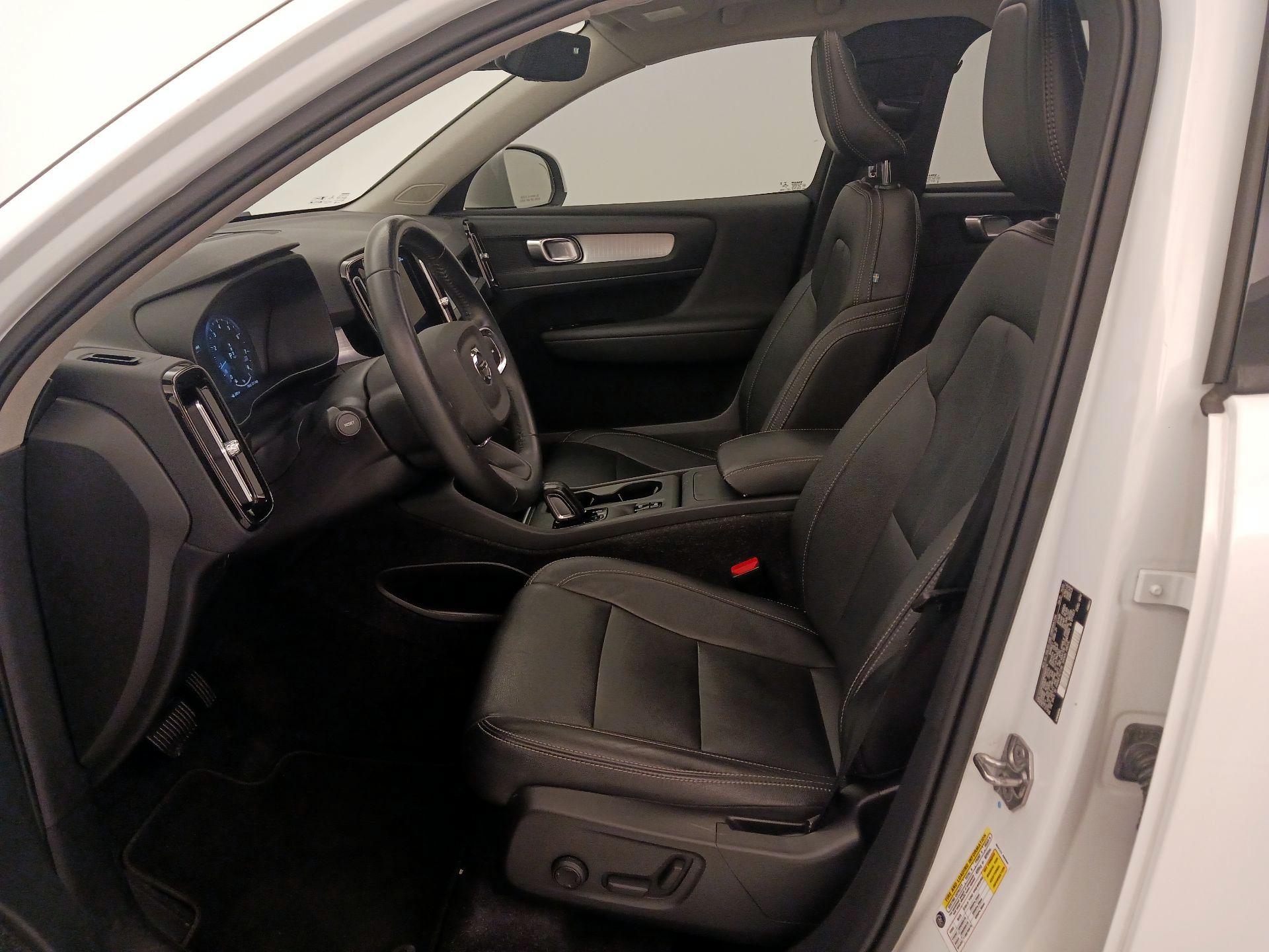 Thumbnail: 2021 Volvo XC40 - 11
