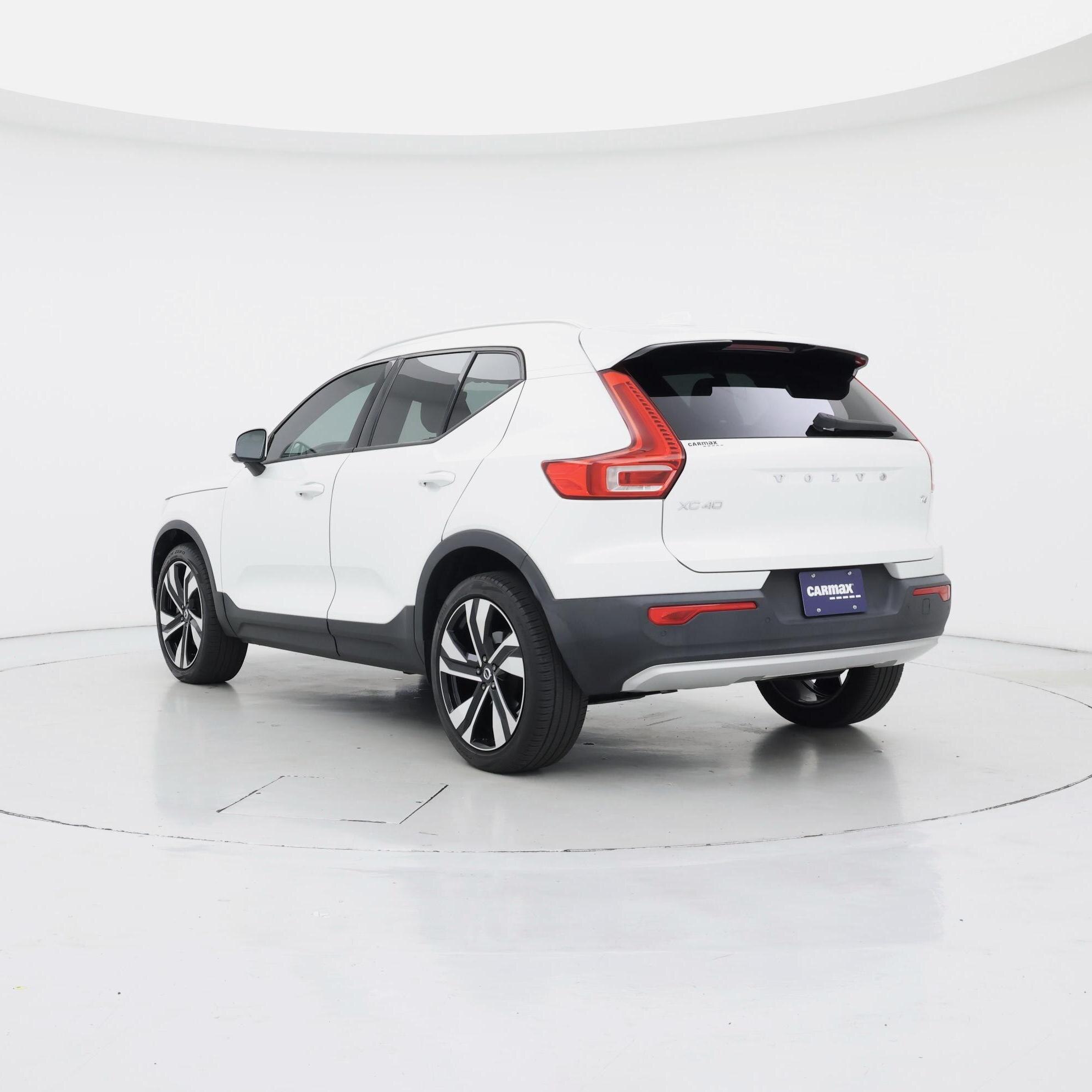 Thumbnail: 2021 Volvo XC40 - 2