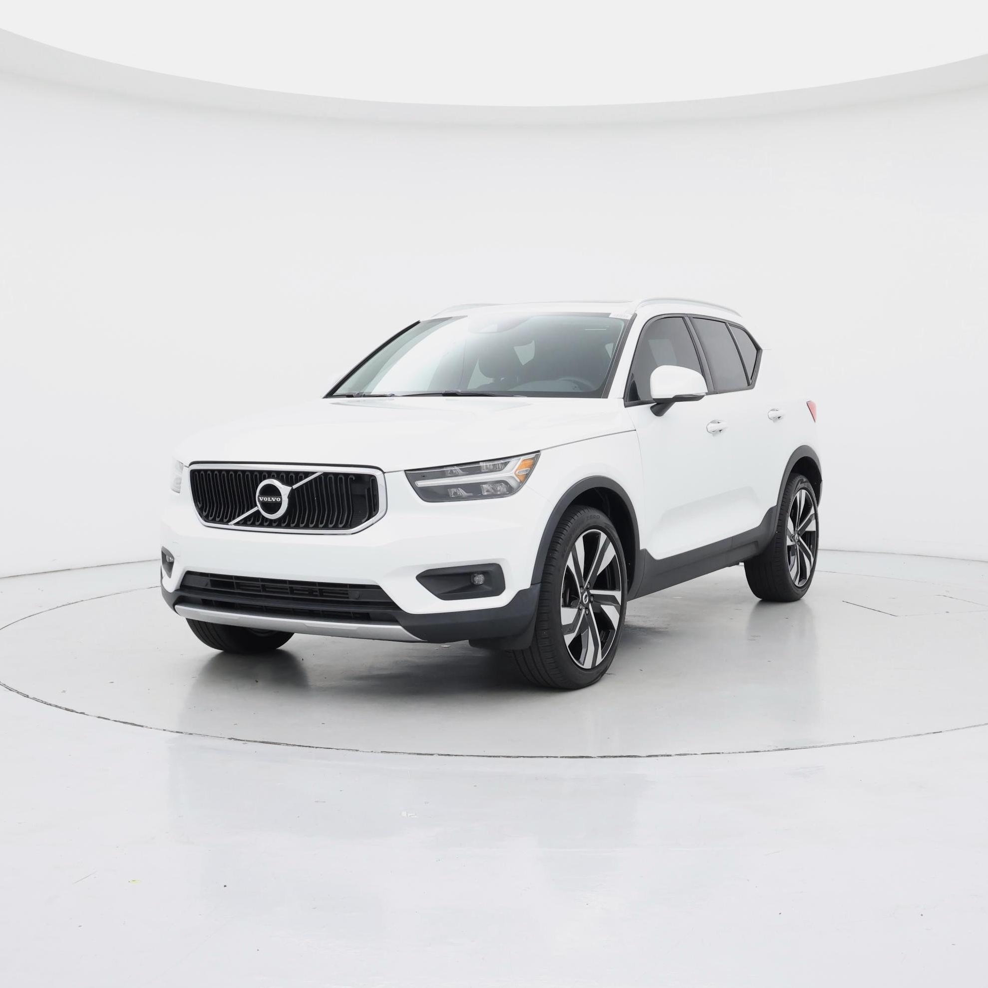 Thumbnail: 2021 Volvo XC40 - 4