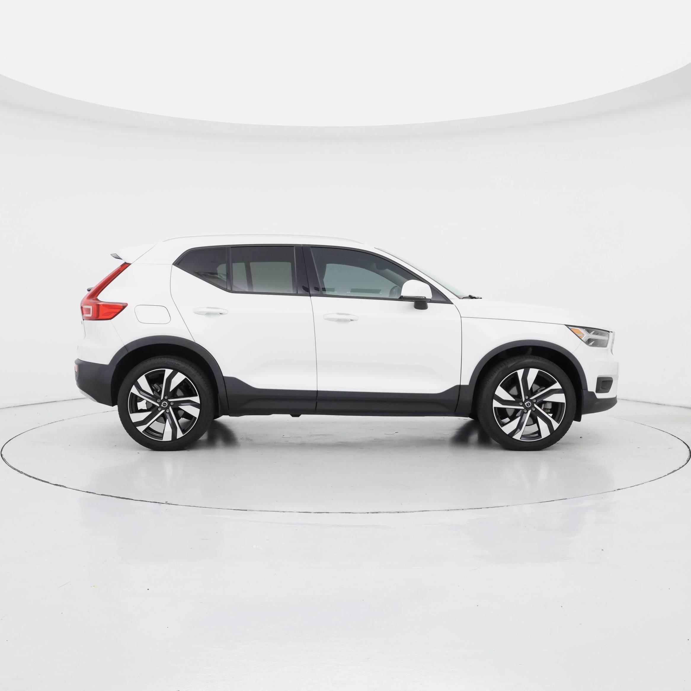 Thumbnail: 2021 Volvo XC40 - 7