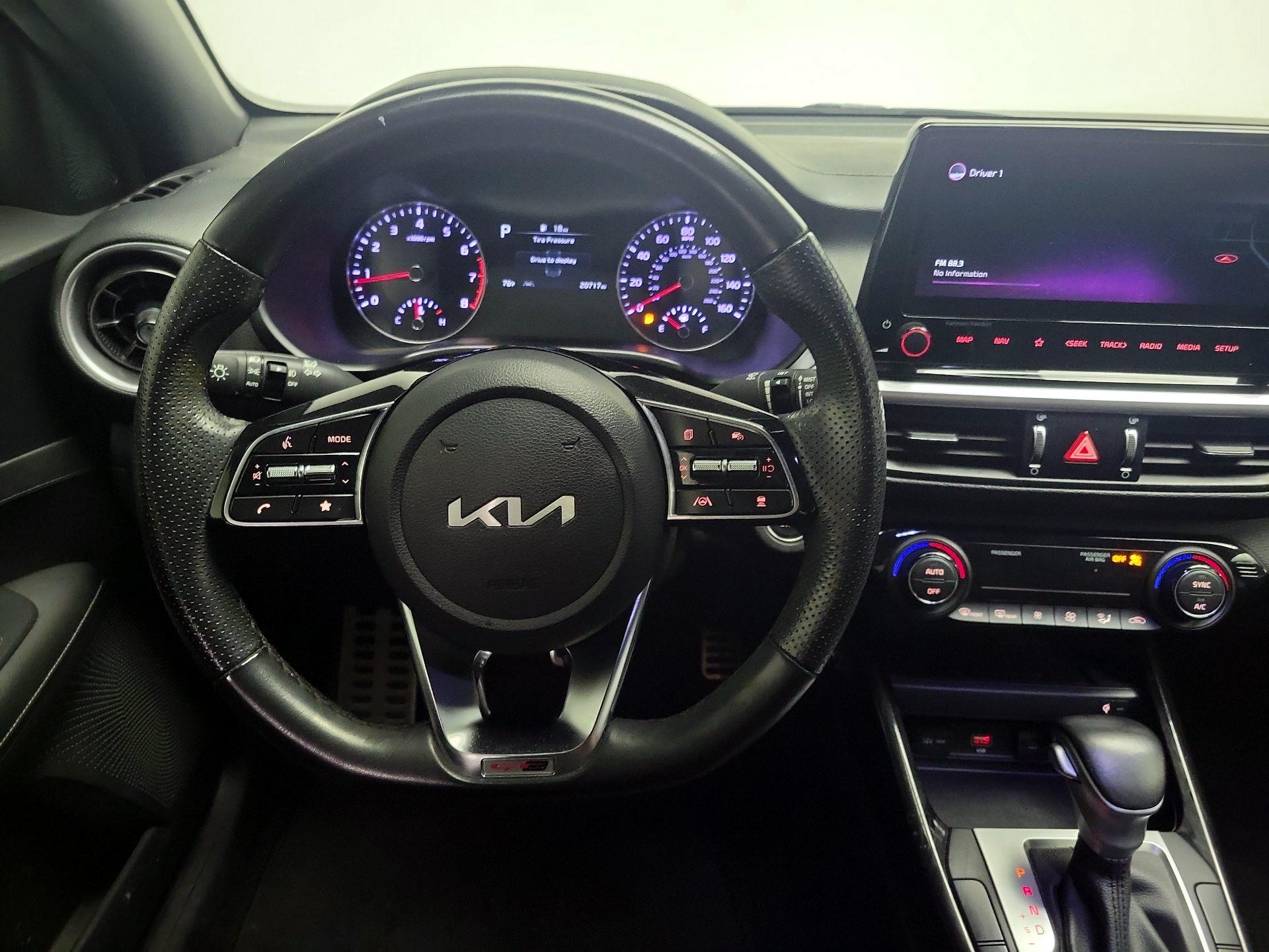 Thumbnail: 2022 Kia Forte - 10